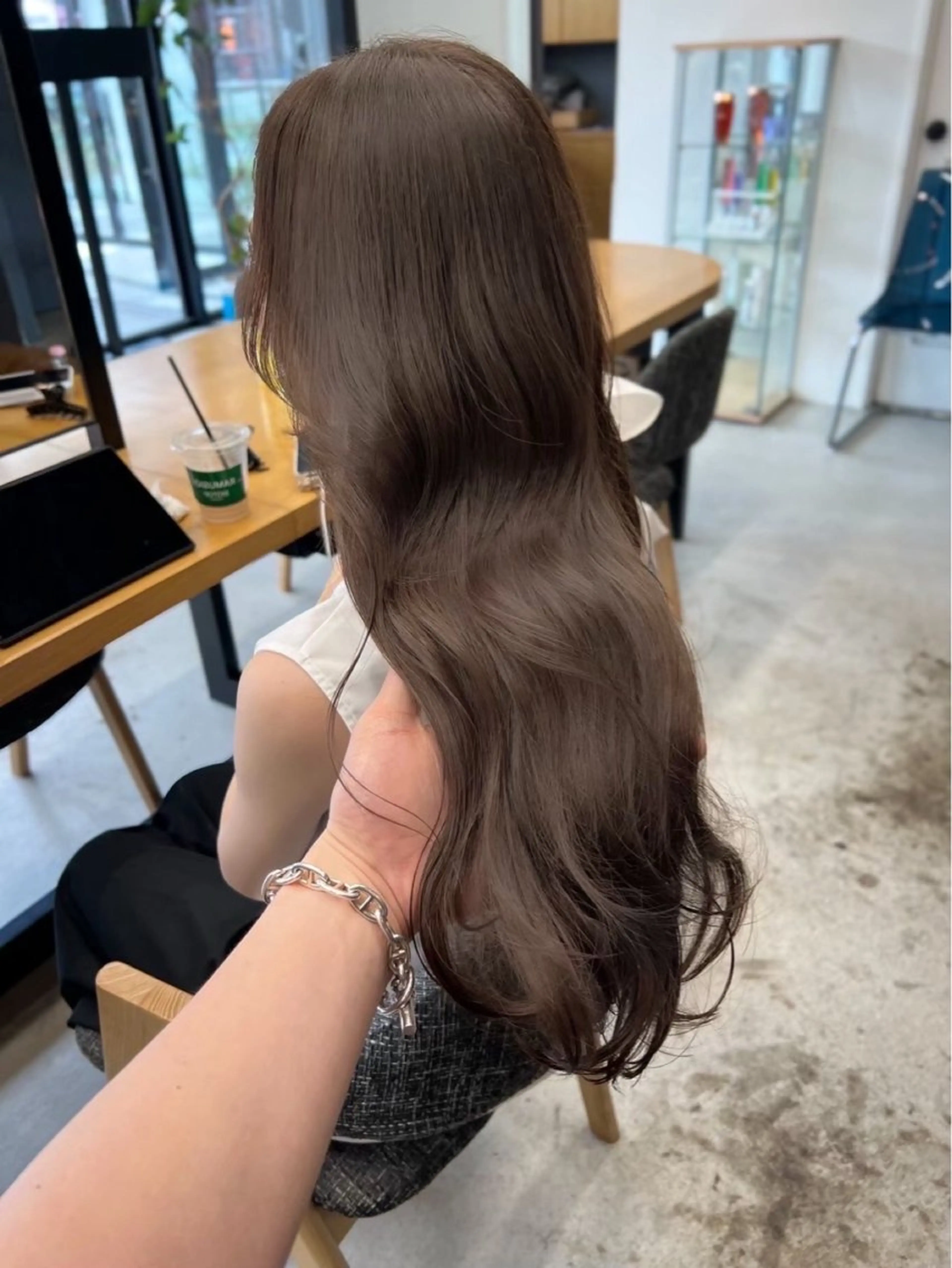 ミディアム カラー ヘアカラー トリートメント レイヤー/ベージュ ヒヨリ/渋谷のヘアスタイル