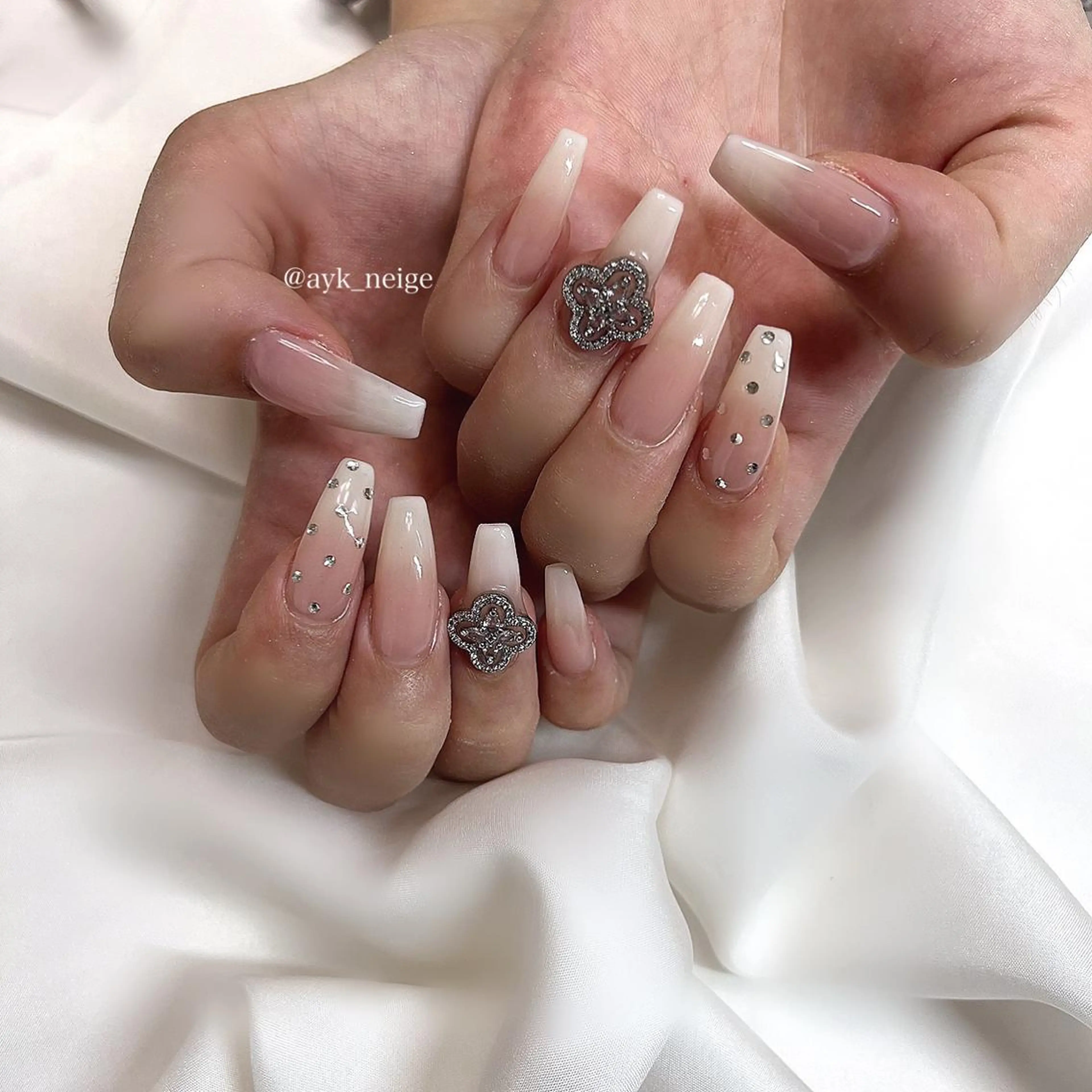 ネイル フットネイル フレンチネイル ガラスフレンチ グラデーション 韓国ネイル n'eige nail所属・大谷 綾香のネイルデザイン