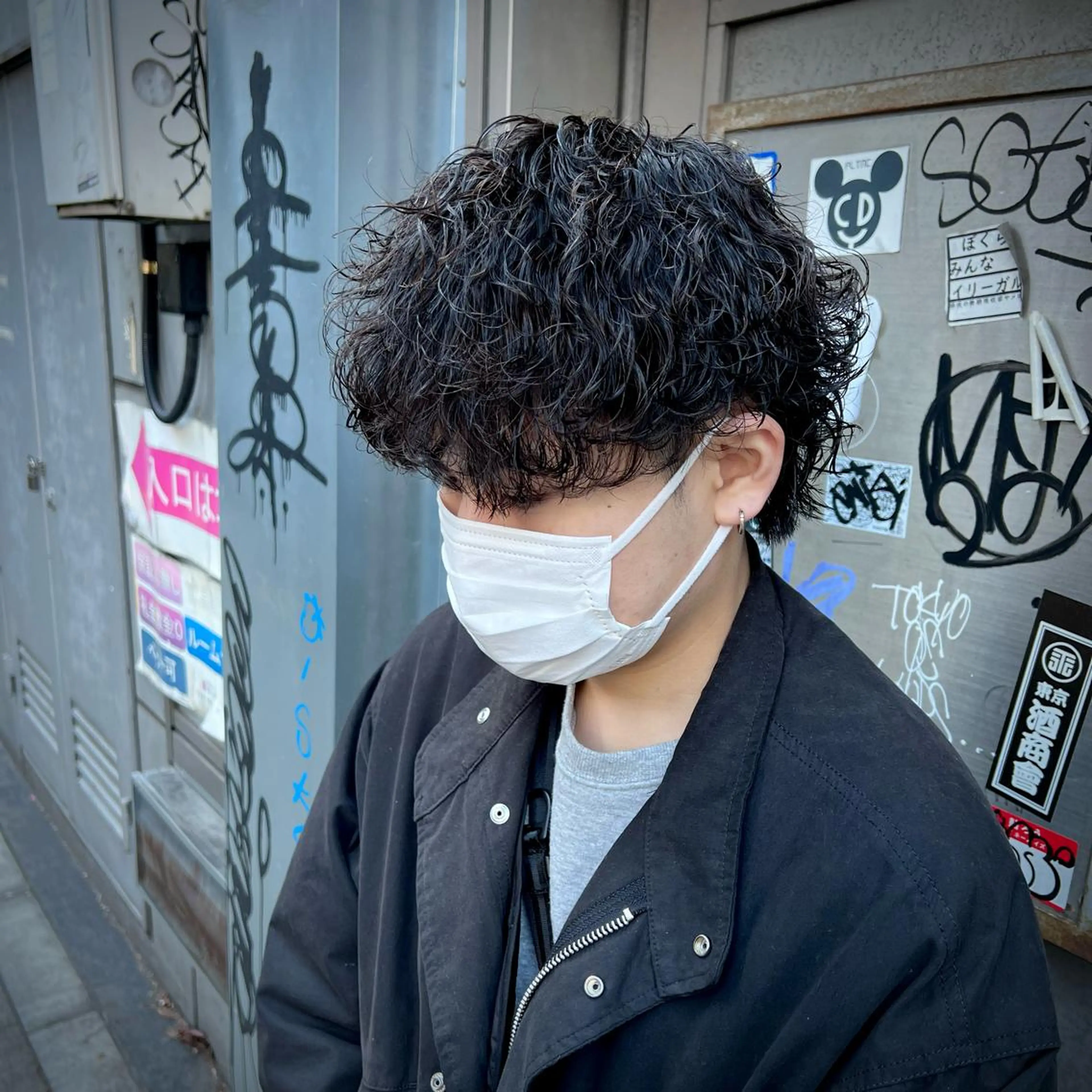 メンズ メンズパーマ 波巻きパーマ メンズウルフカット ウルフカット メンズ特化/パーマ/ メッシュ/竜成のヘアスタイル