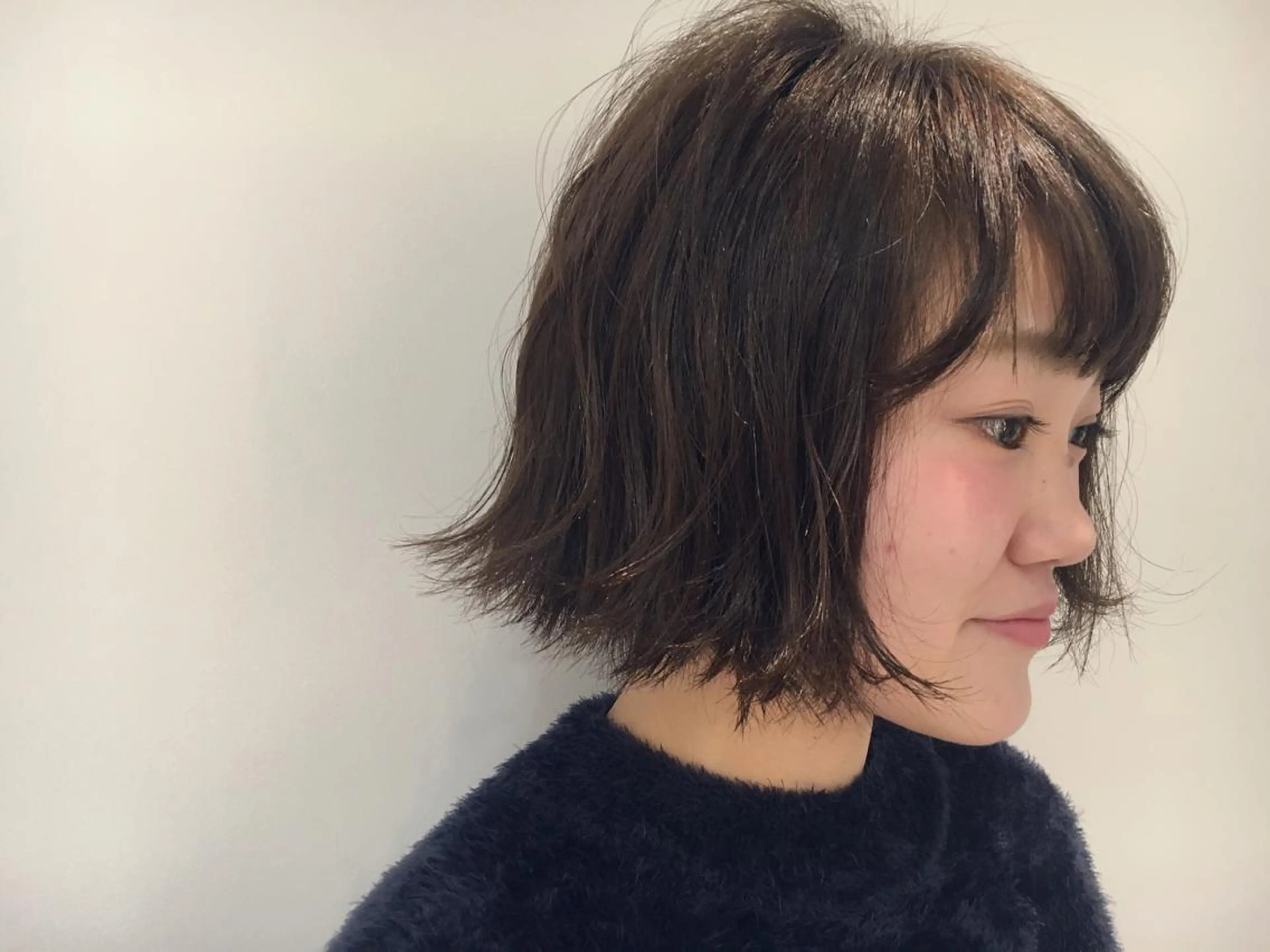 ショート ミディアム カラー 外ハネヘア 江原 彩華のヘアスタイル