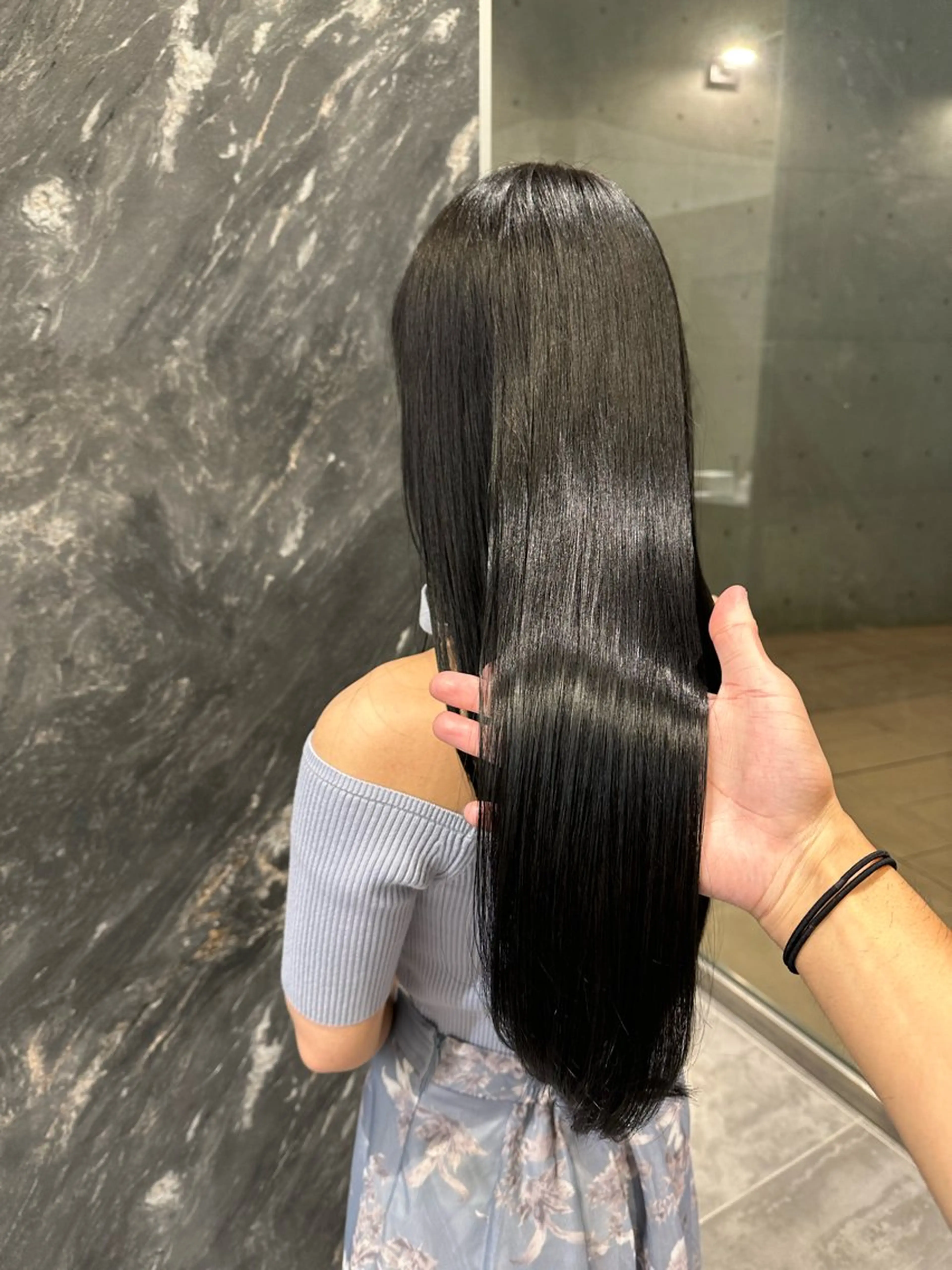 ロング カラー 黒髪 ブルーカラー ブルーブラック ケアカラー 透明感カラー ヘアカラー トリートメント 【レイヤー/韓国風 /髪質改善】RINのヘアスタイル