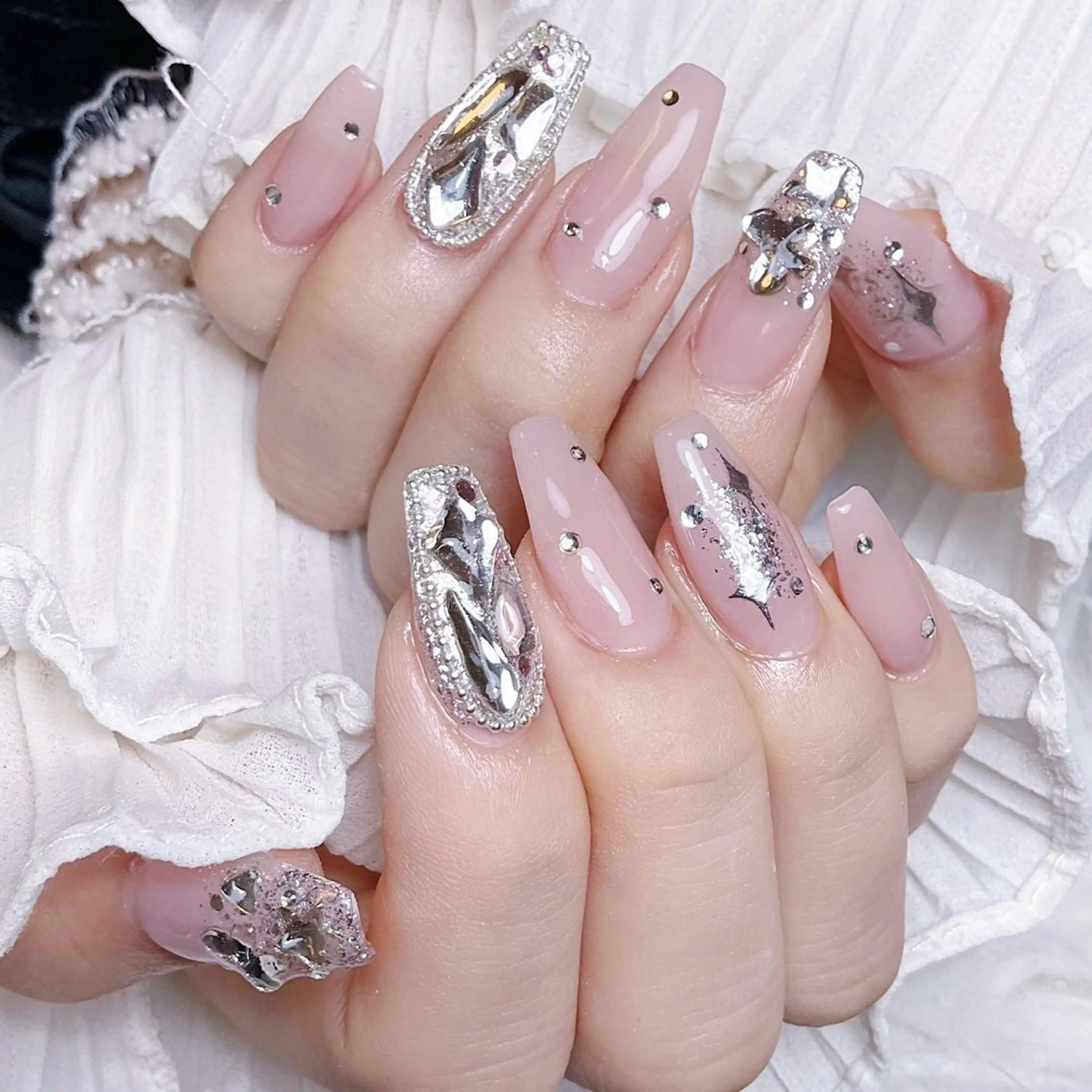 ネイル アートネイル チークネイル 長さ出し フラワーネイル フレンチネイル ハンドネイル ハンドケア NEW NAIL 池袋のネイルデザイン