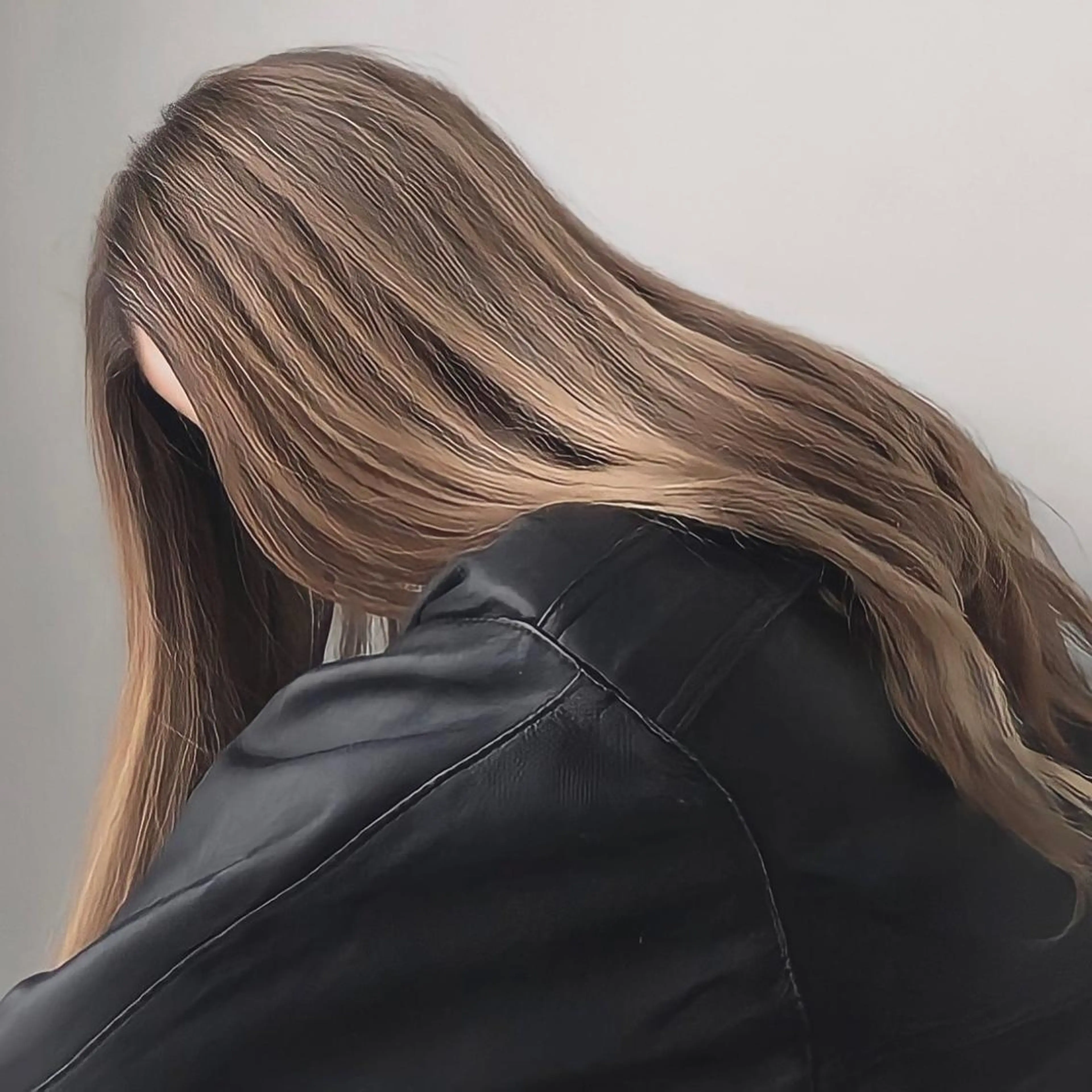 セミロング カラー ブリーチ ハイライトカラー ハイライト ヘアカラー トリートメント ケア剤オタク×海外 ヘア長谷川裕起のヘアスタイル