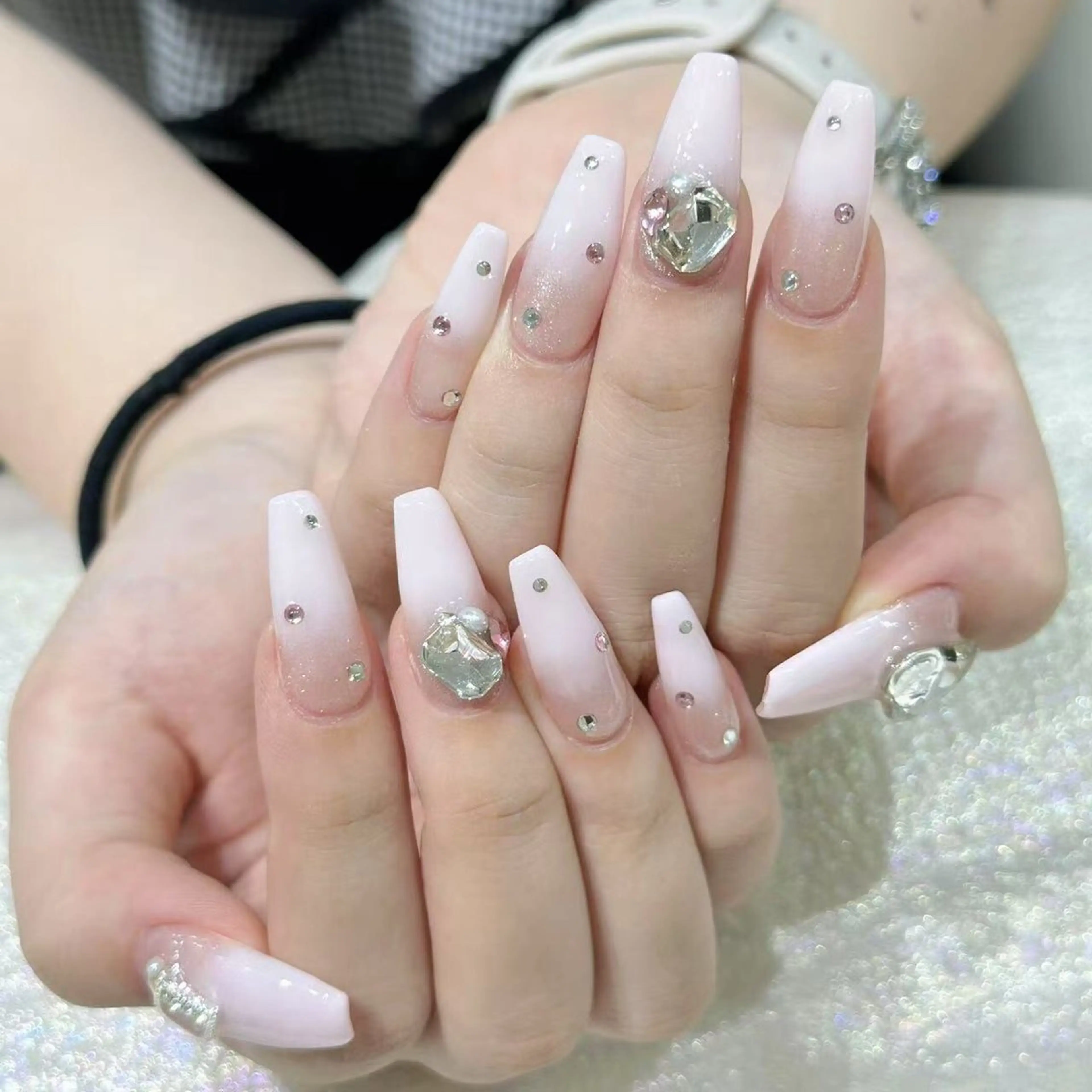 ネイル ハンドネイル Queens ひなのネイルデザイン