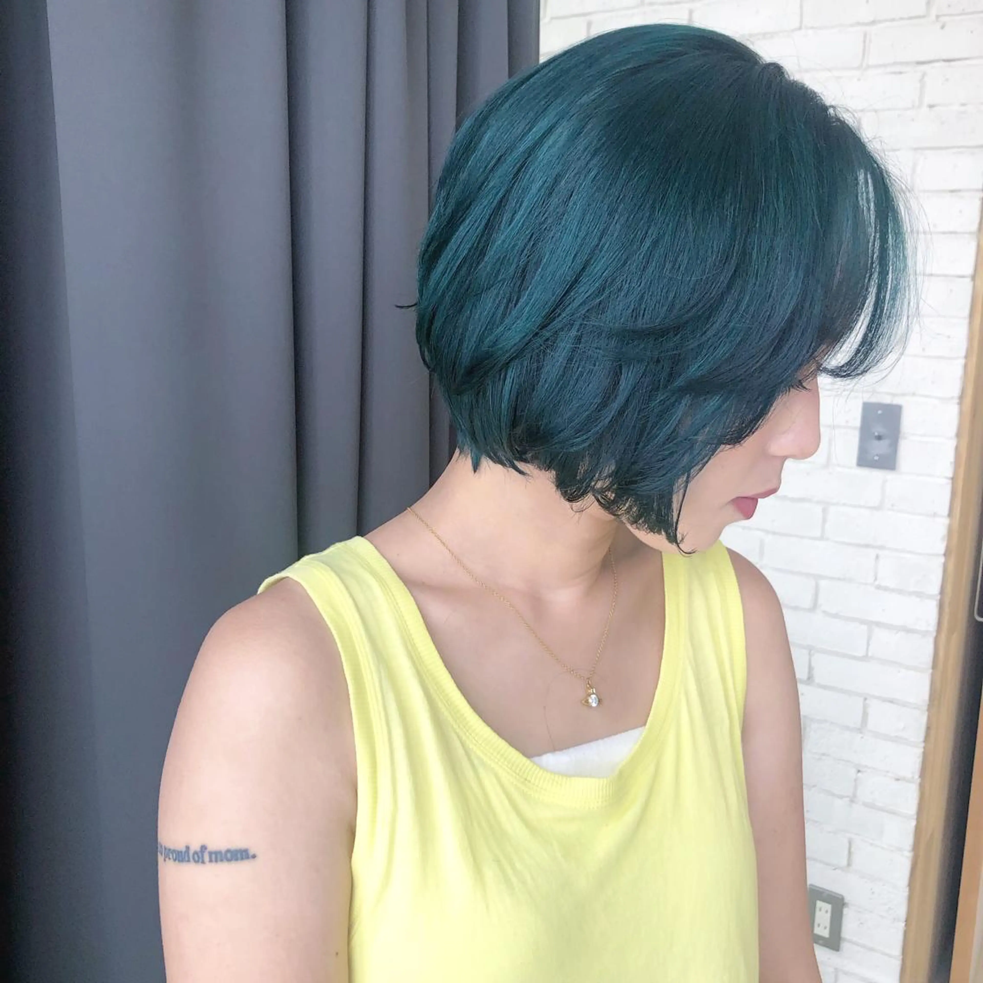 ショート カラー ORIKA 美容室のヘアスタイル