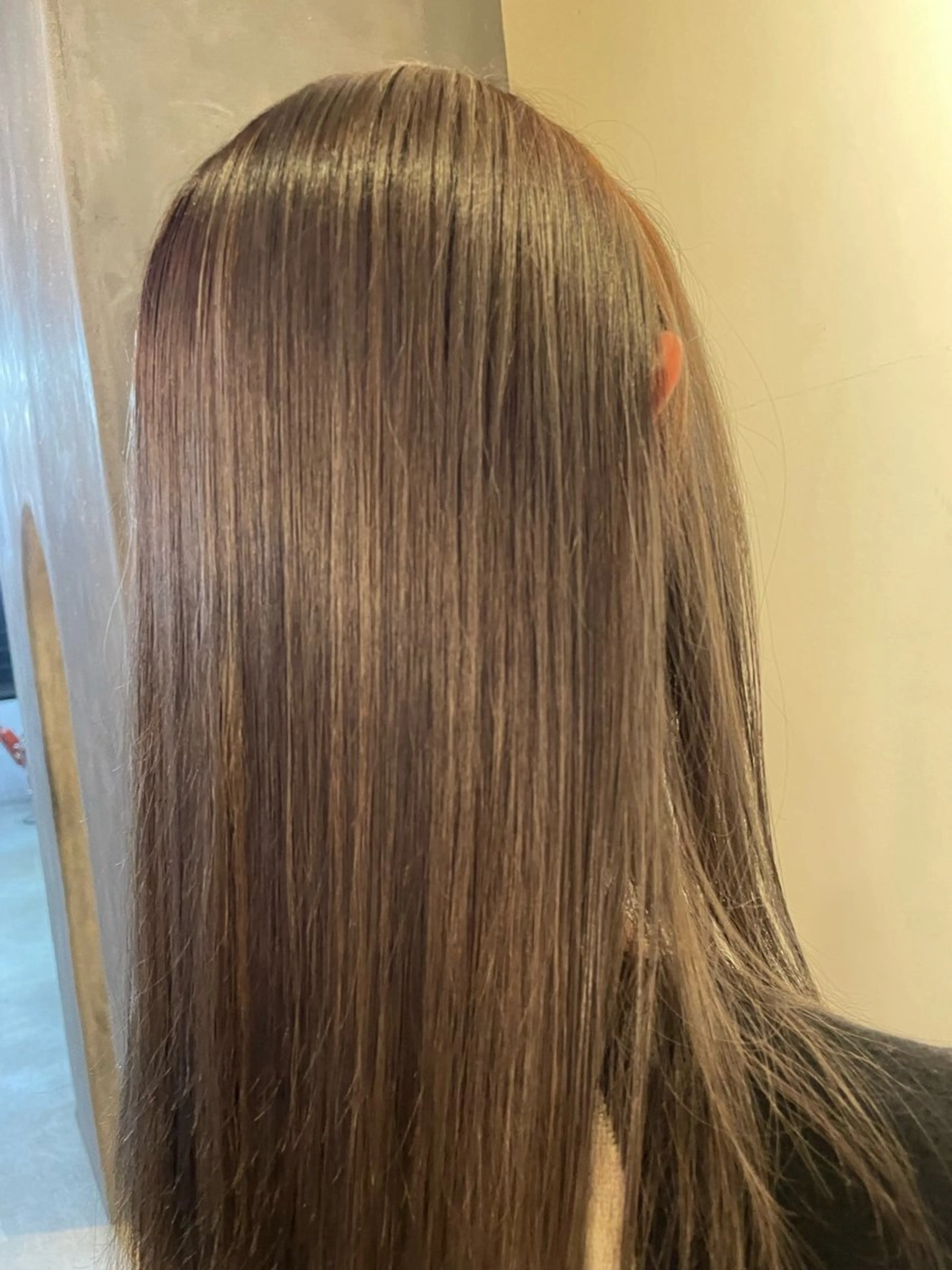 セミロング ハイライト ウシロダ メグミのヘアスタイル