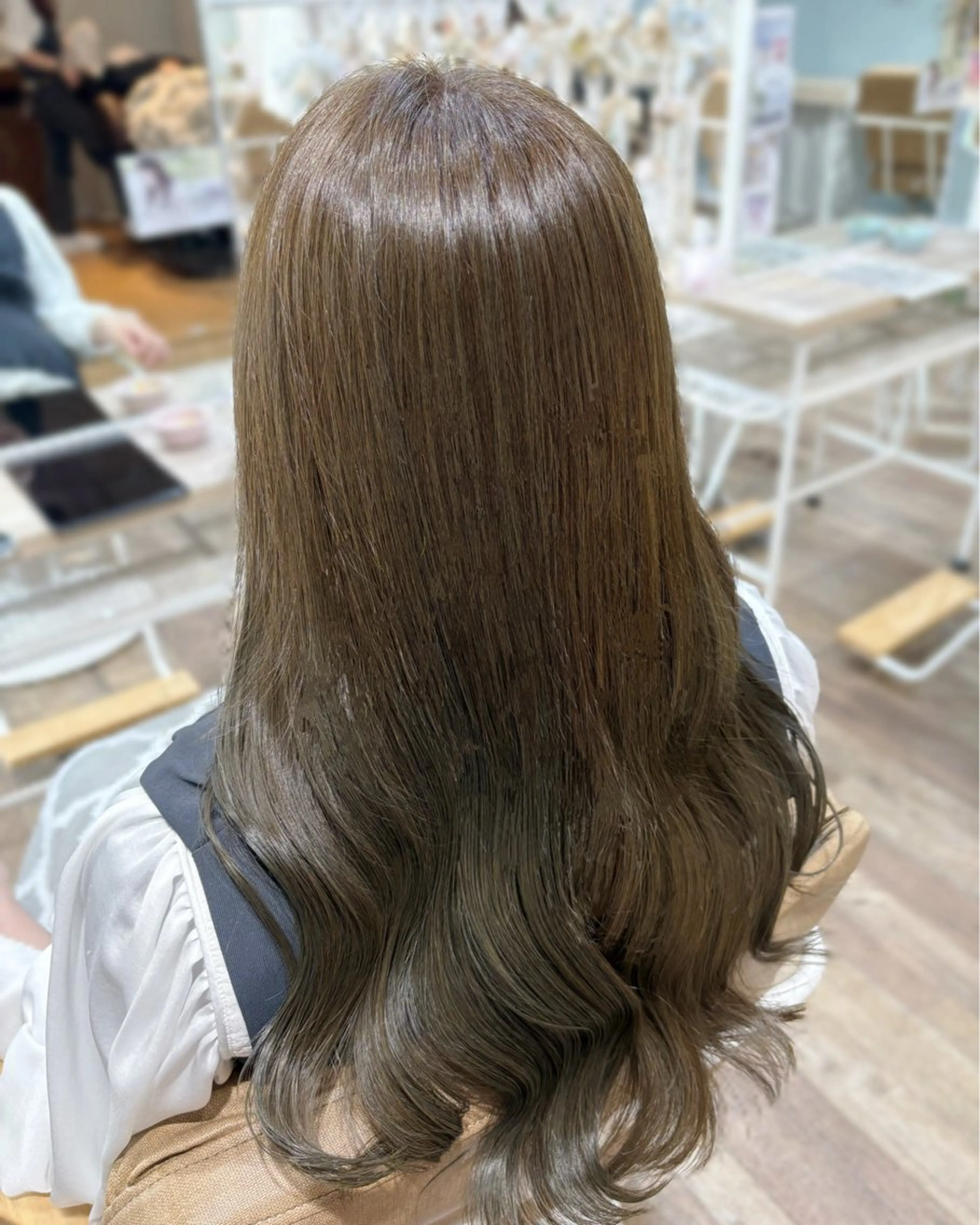 ロング カラー ベージュカラー オリーブベージュ カット ヘアカラー トリートメント ブラウンカラー 🫧tomoka🫧のヘアスタイル