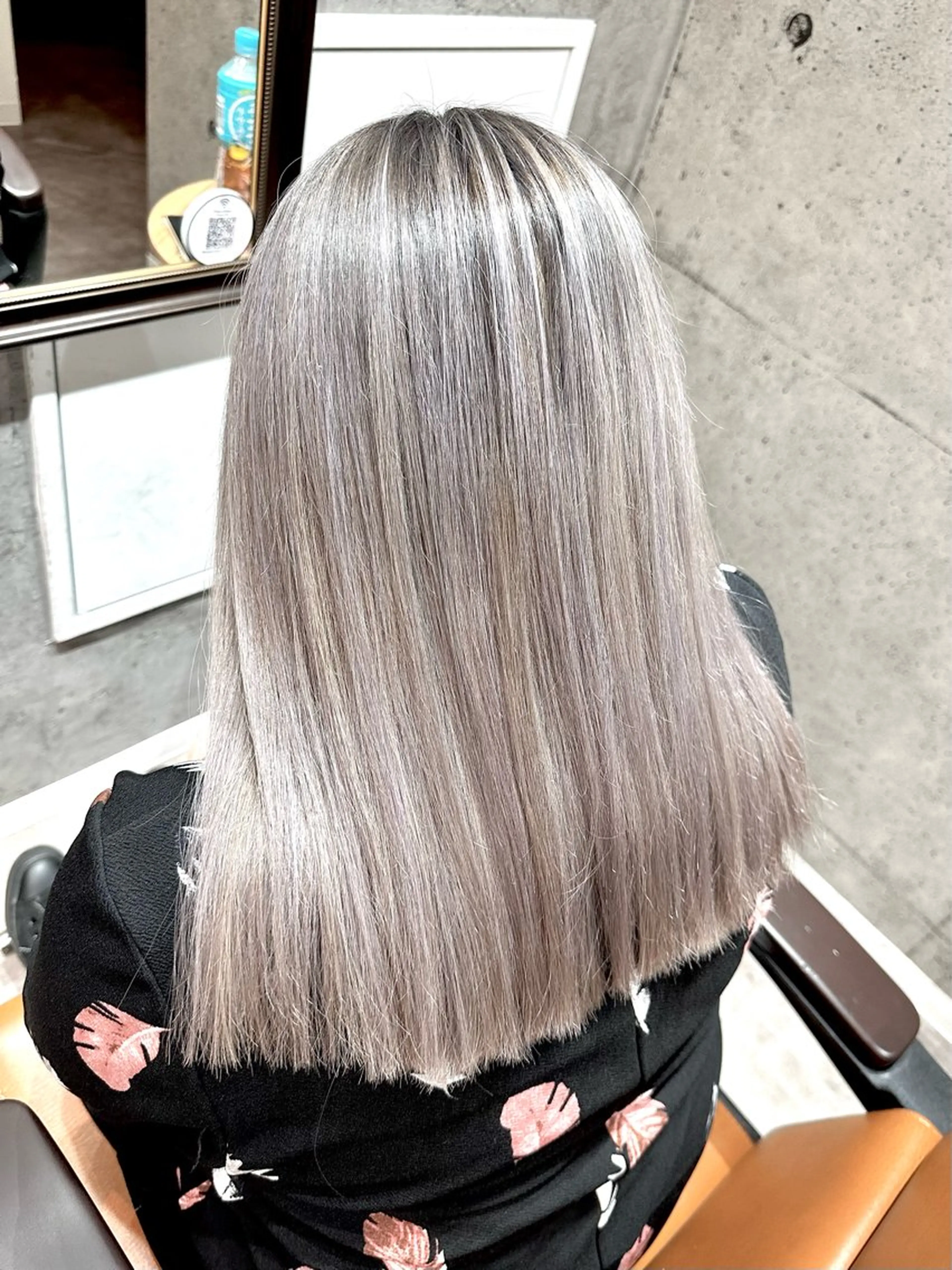 セミロング レイヤーカット 🔷ブリーチバレイヤ ージュ🔷飯野達也のヘアスタイル