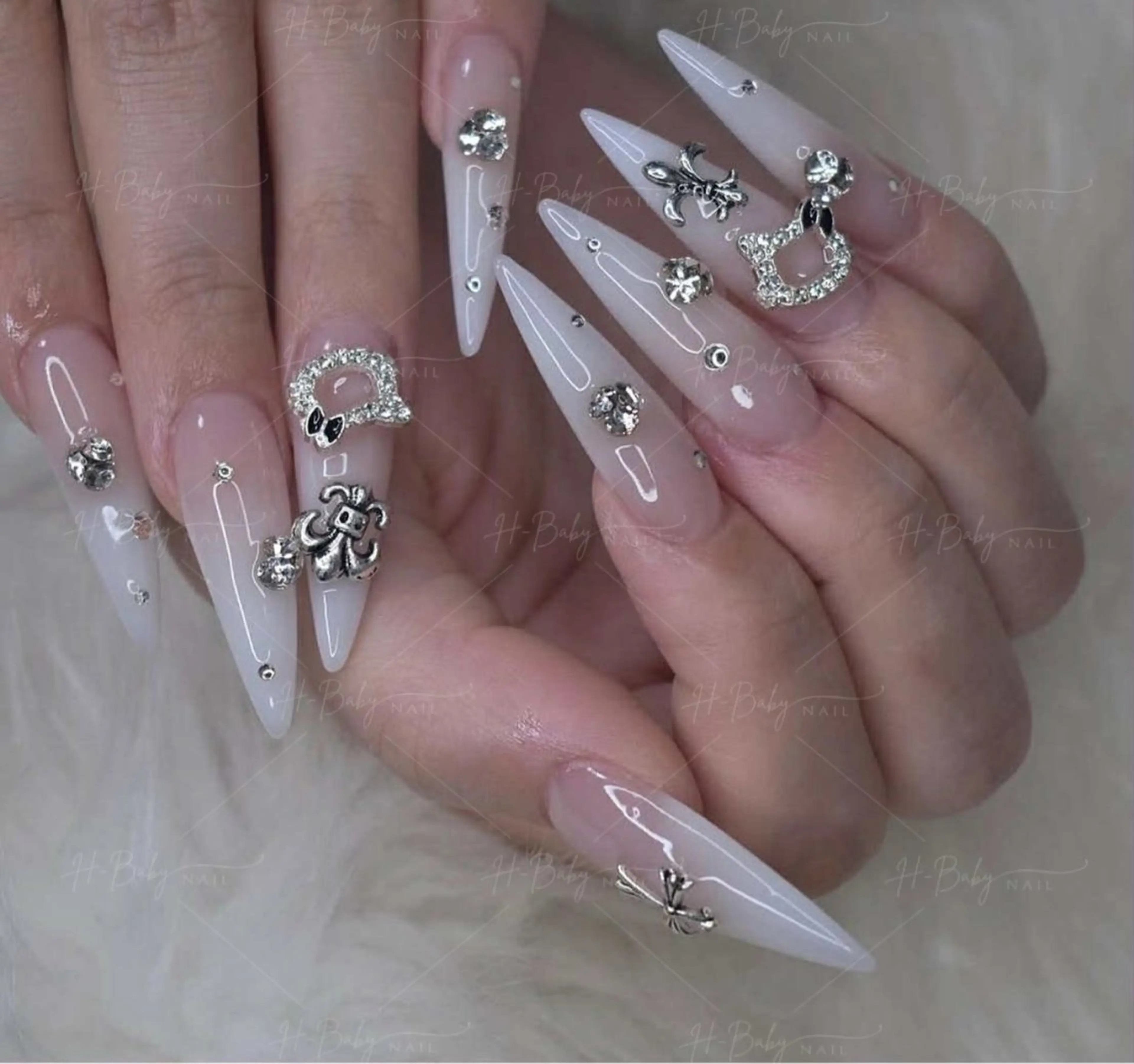 ネイル オーロラネイル フレンチネイル ジェルネイル ハロウィン キラキラネイル H.baby Nail Salonのネイルデザイン