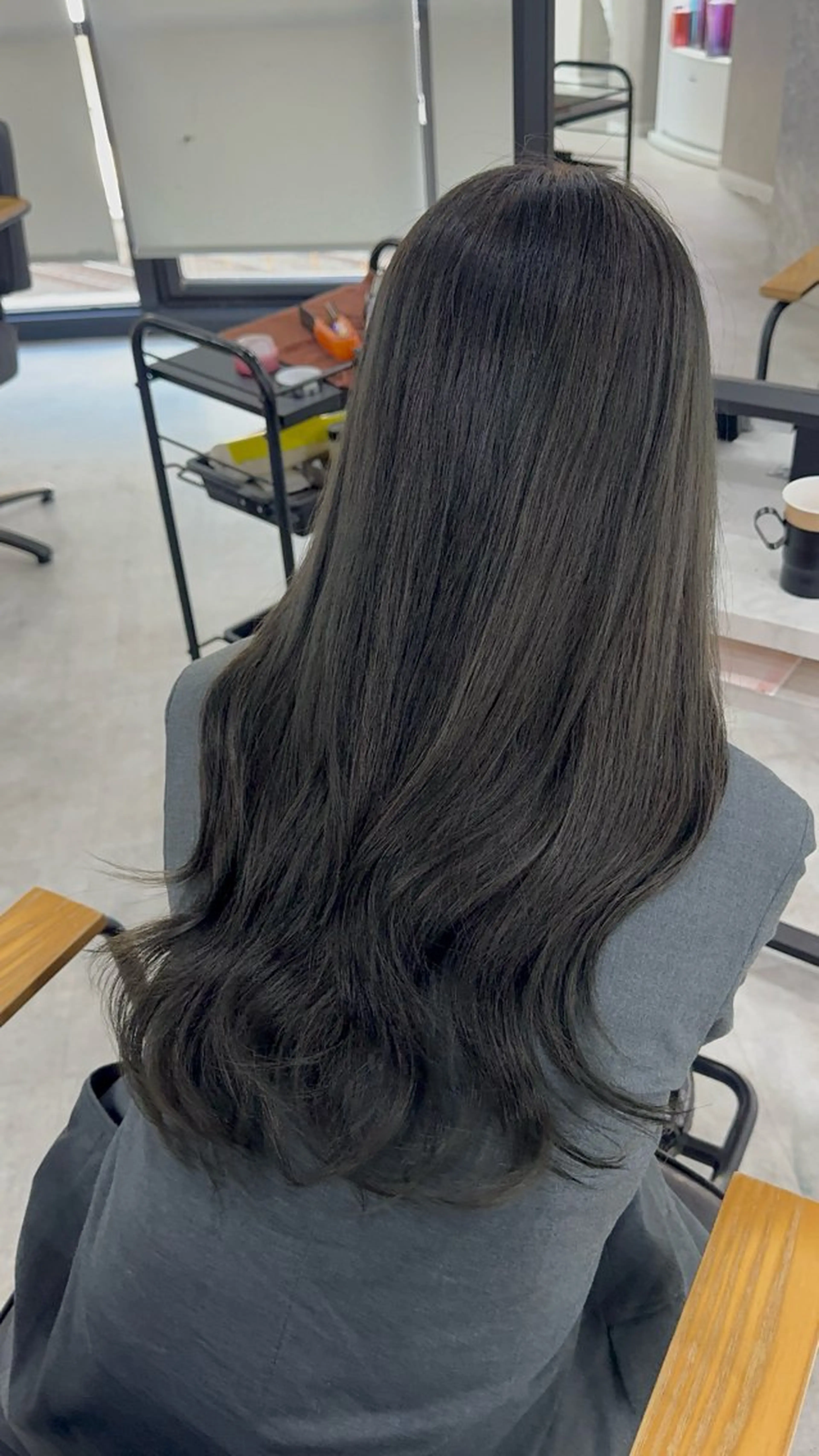 ロング カラー アッシュ アッシュブラウン ベージュカラー 黒髪 ブリーチ カット ヘアカラー トリートメント 赤み無し柔らかカラー 【梅田】madokaのヘアスタイル