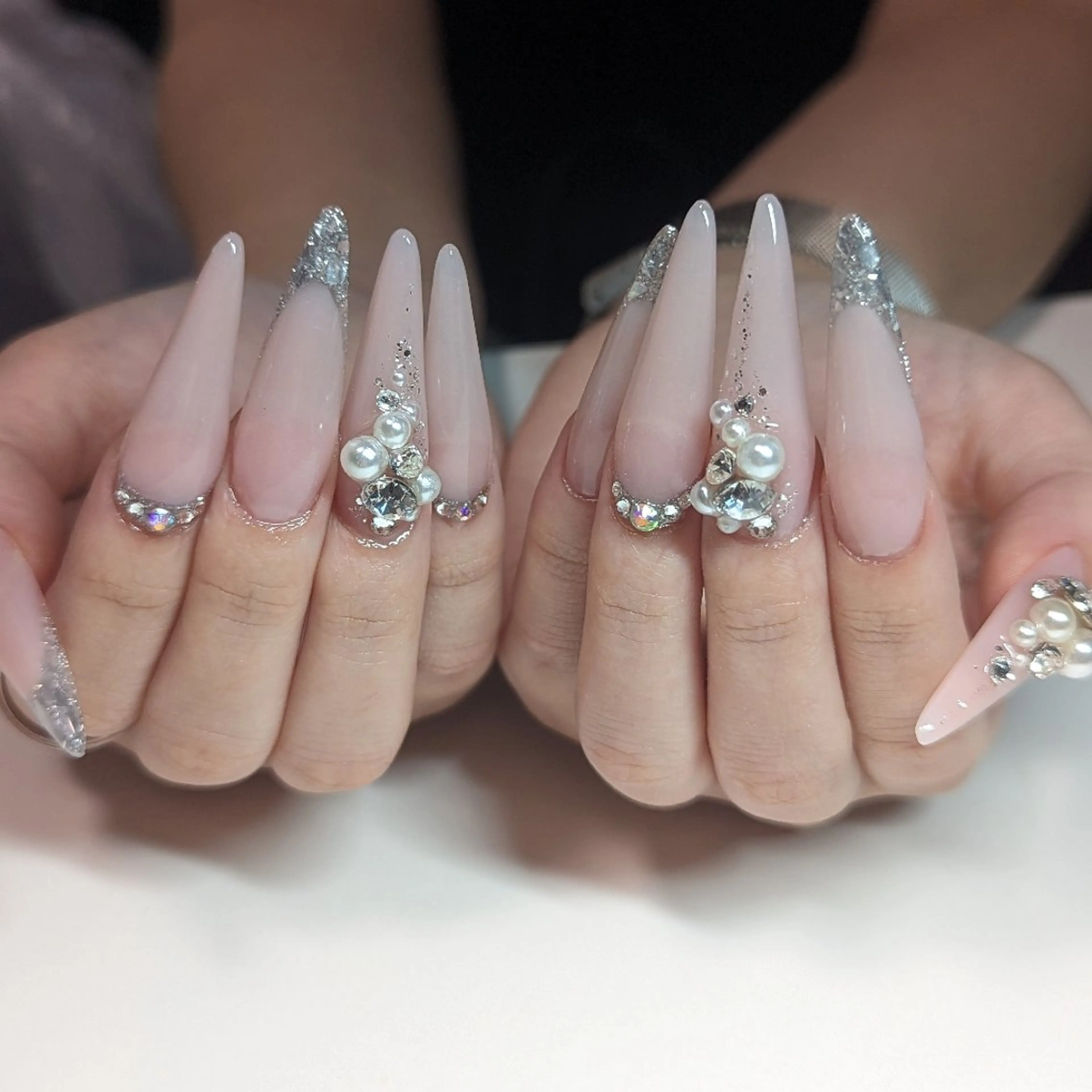 ロング ハンドネイル クロキ 。のネイルデザイン