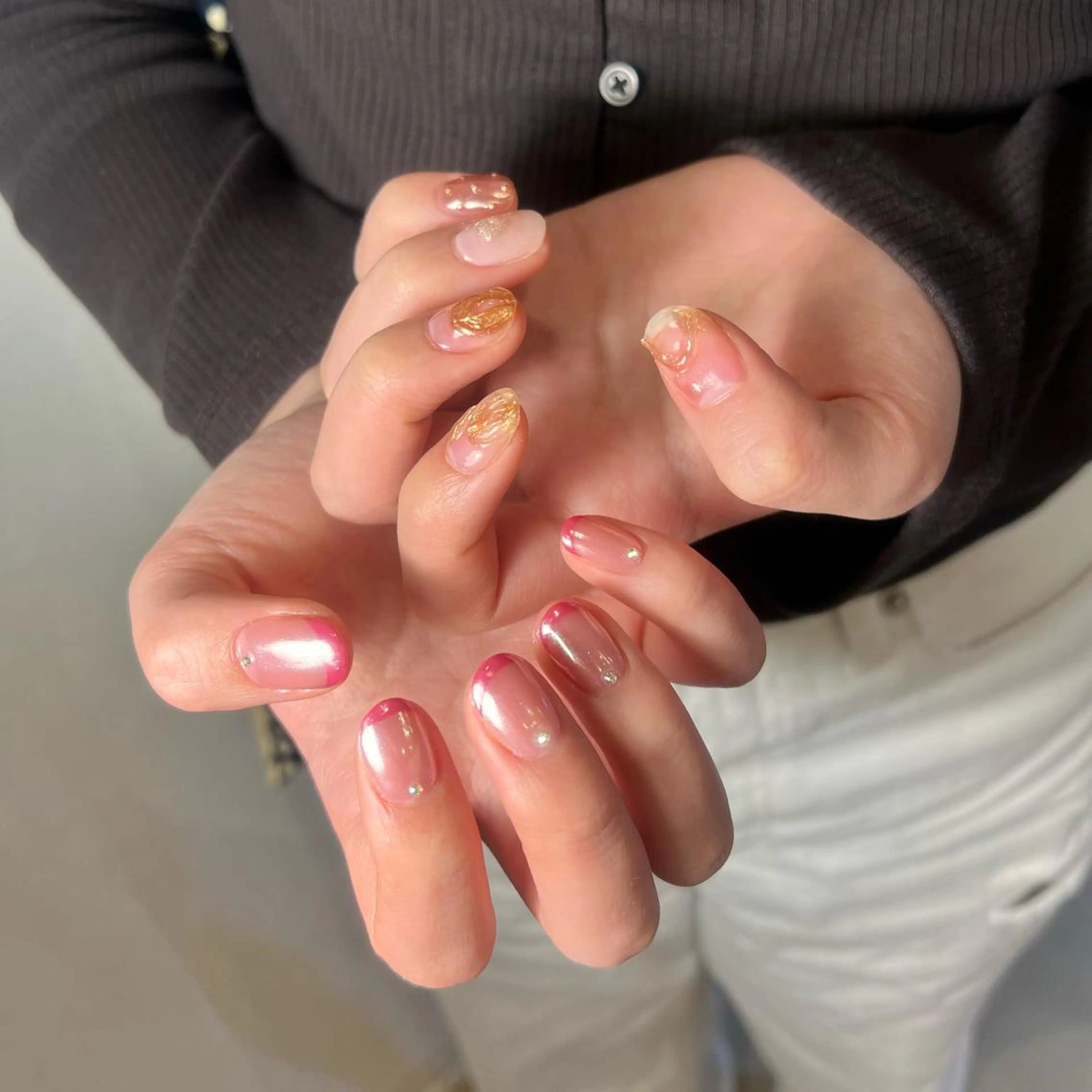 ミディアム ネイル ミラーネイル ハンドネイル each所属・𝐞𝐚𝐜𝐡 nanami🩰のネイルデザイン