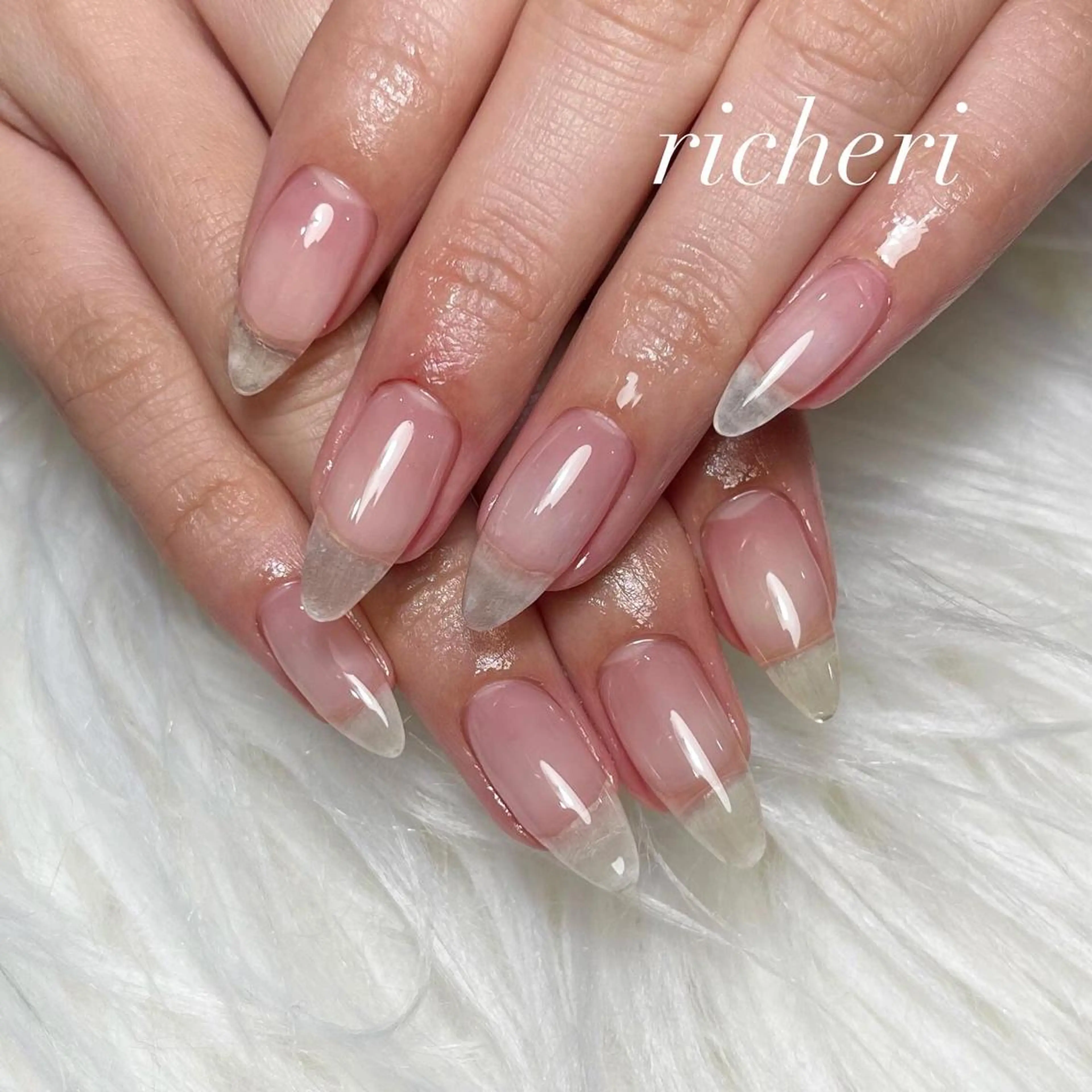 ミディアム ネイル 韓国風ヘア アートネイル クリアネイル フレンチネイル ジェルネイル ハンドネイル richeri beautyのエステ・リラクイメージ