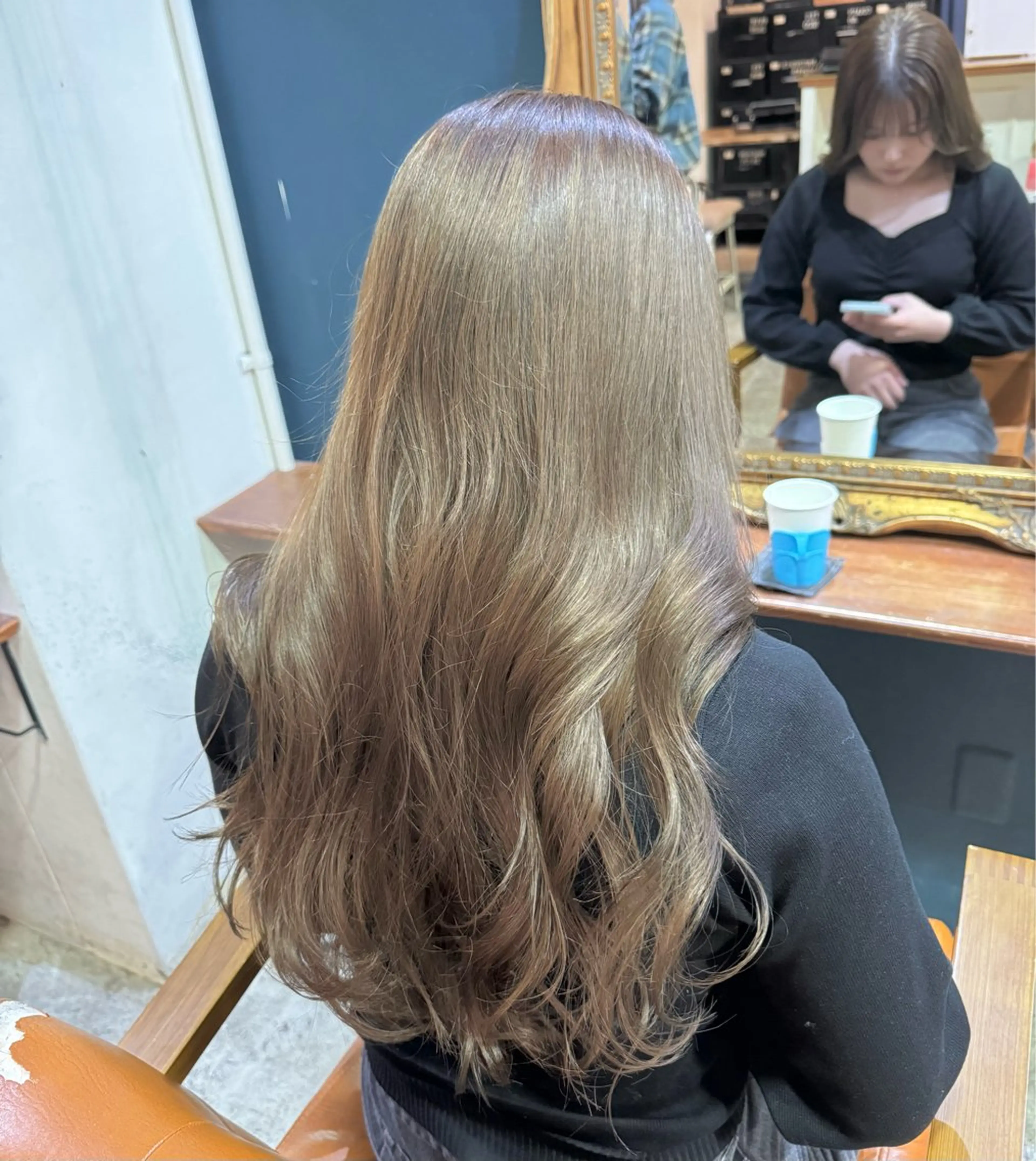 カラー ヘアカラー 森田翔斗 顔周りレイヤーのヘアスタイル