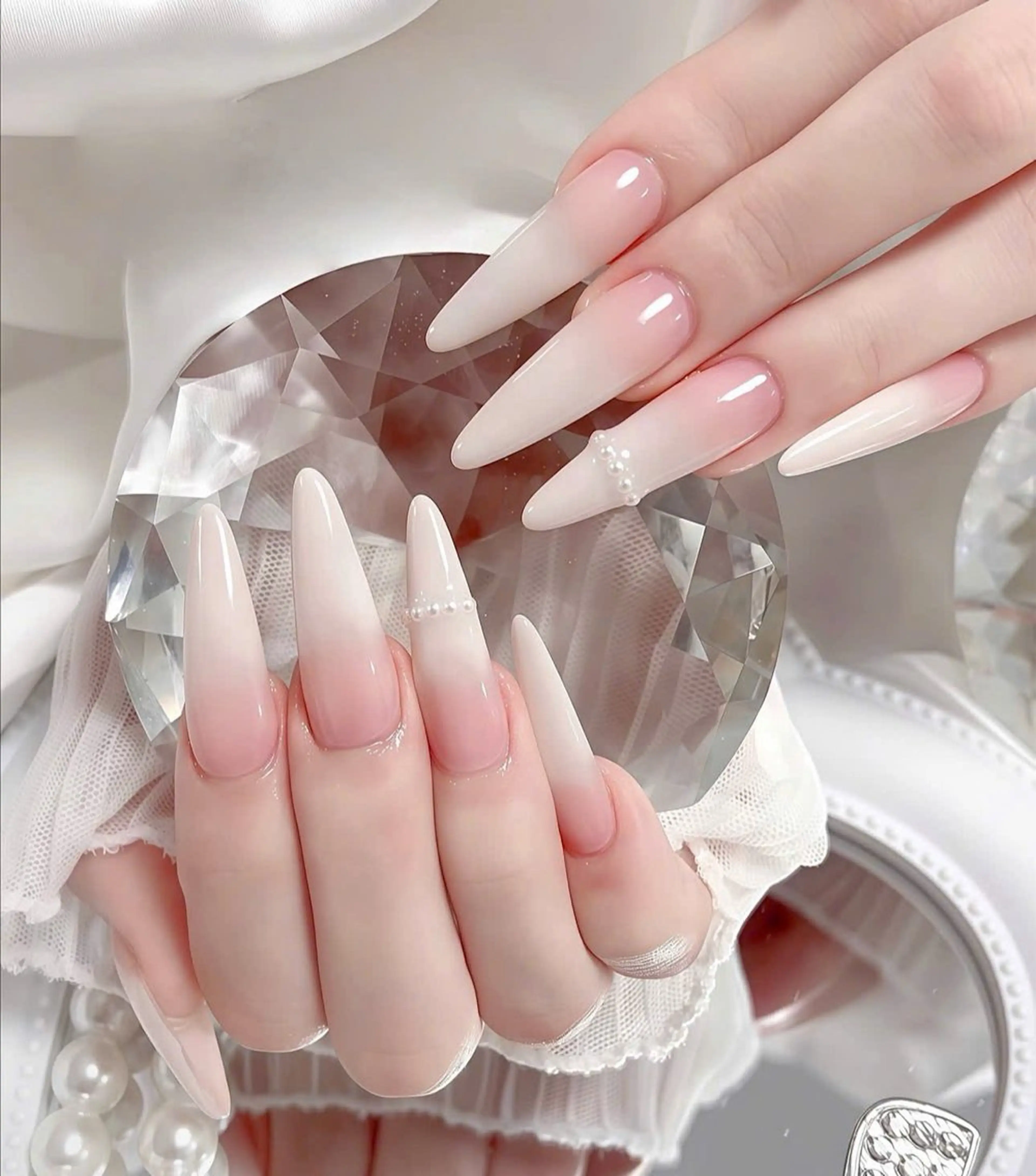 ネイル フレンチネイル ジェルネイル ガラスフレンチ ハロウィン ハート ハンドネイル H.baby Nail Salonのネイルデザイン
