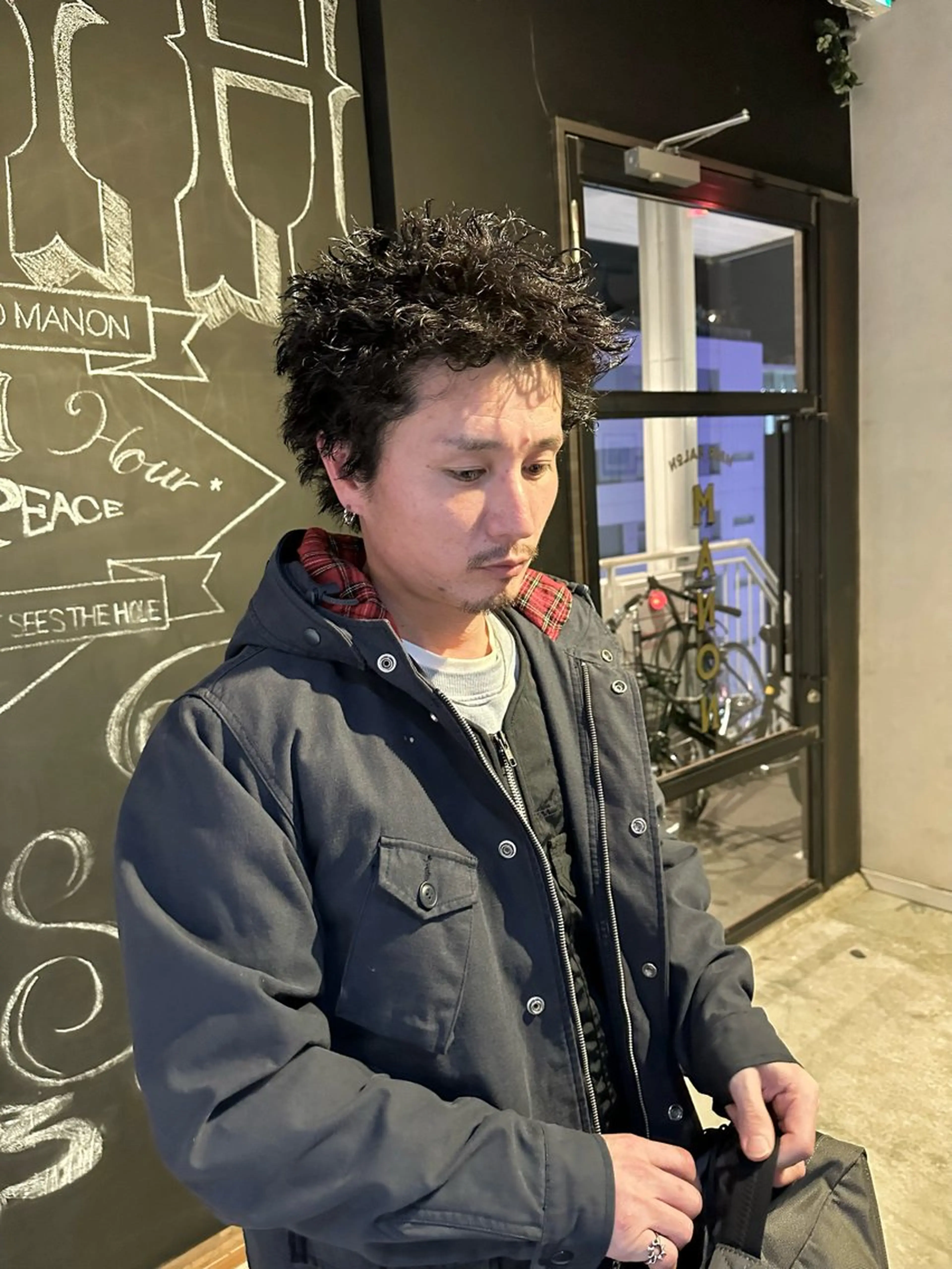 ミディアム パーマ メンズ ミディアムパーマ メンズパーマ メンズツイストパーマ ツイストパーマ カット パーマ トリートメント SALOWIN栄3丁目店所属・俵 知広のヘアスタイル