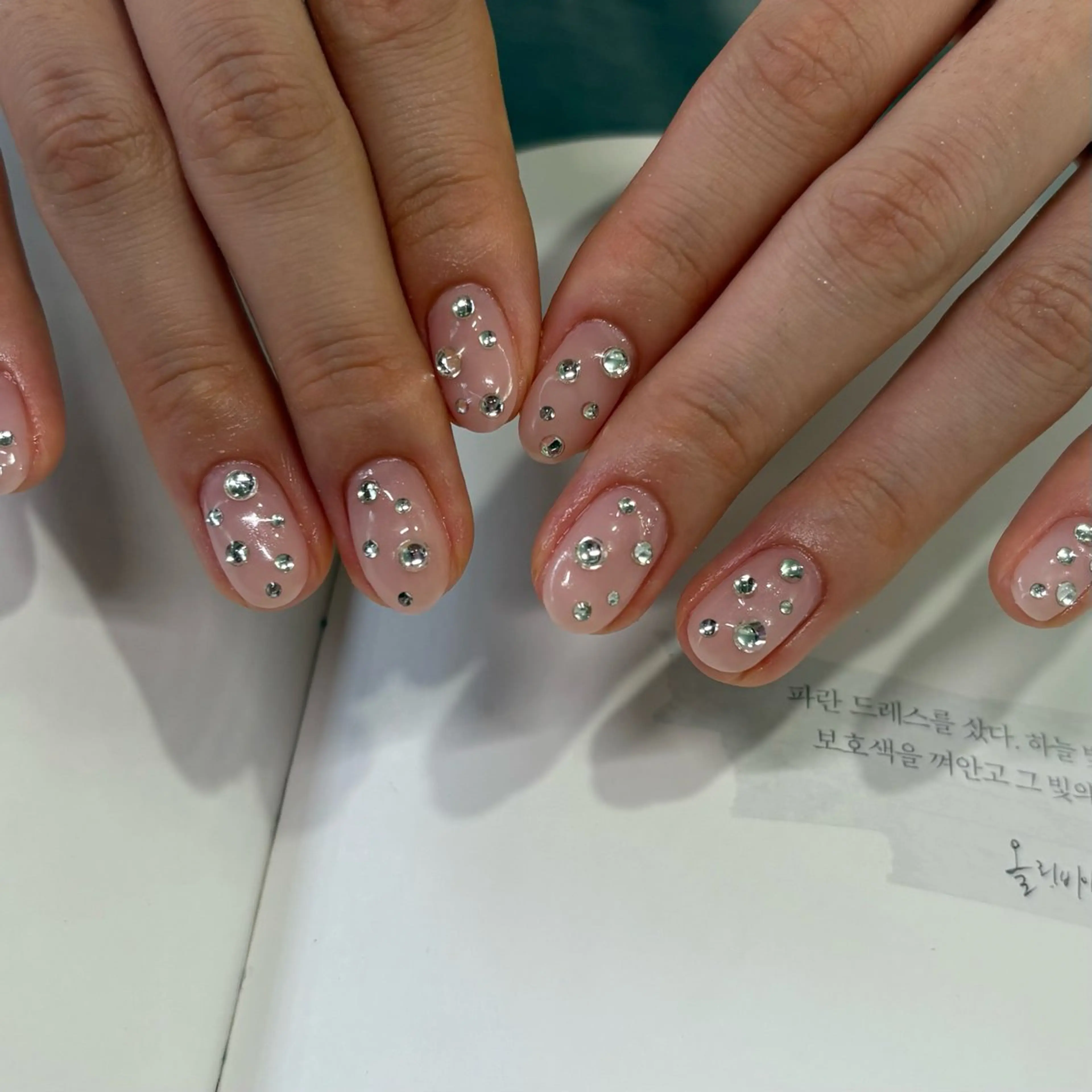 ネイル ハンドネイル ネイルズシャトン🪡 ネイリスト齊藤のネイルデザイン