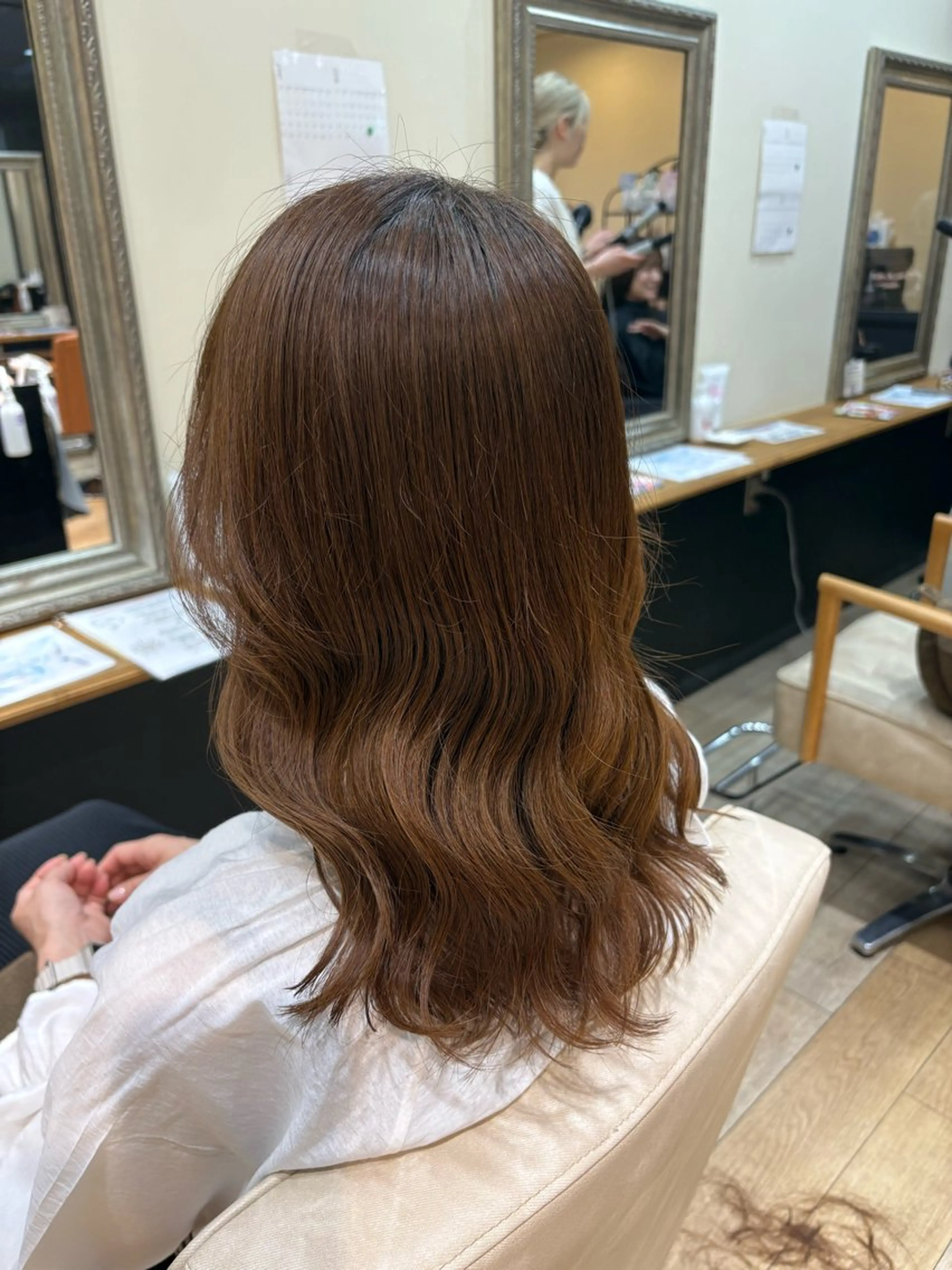 ミディアム しおり🍬 KOKORO🤍のヘアスタイル