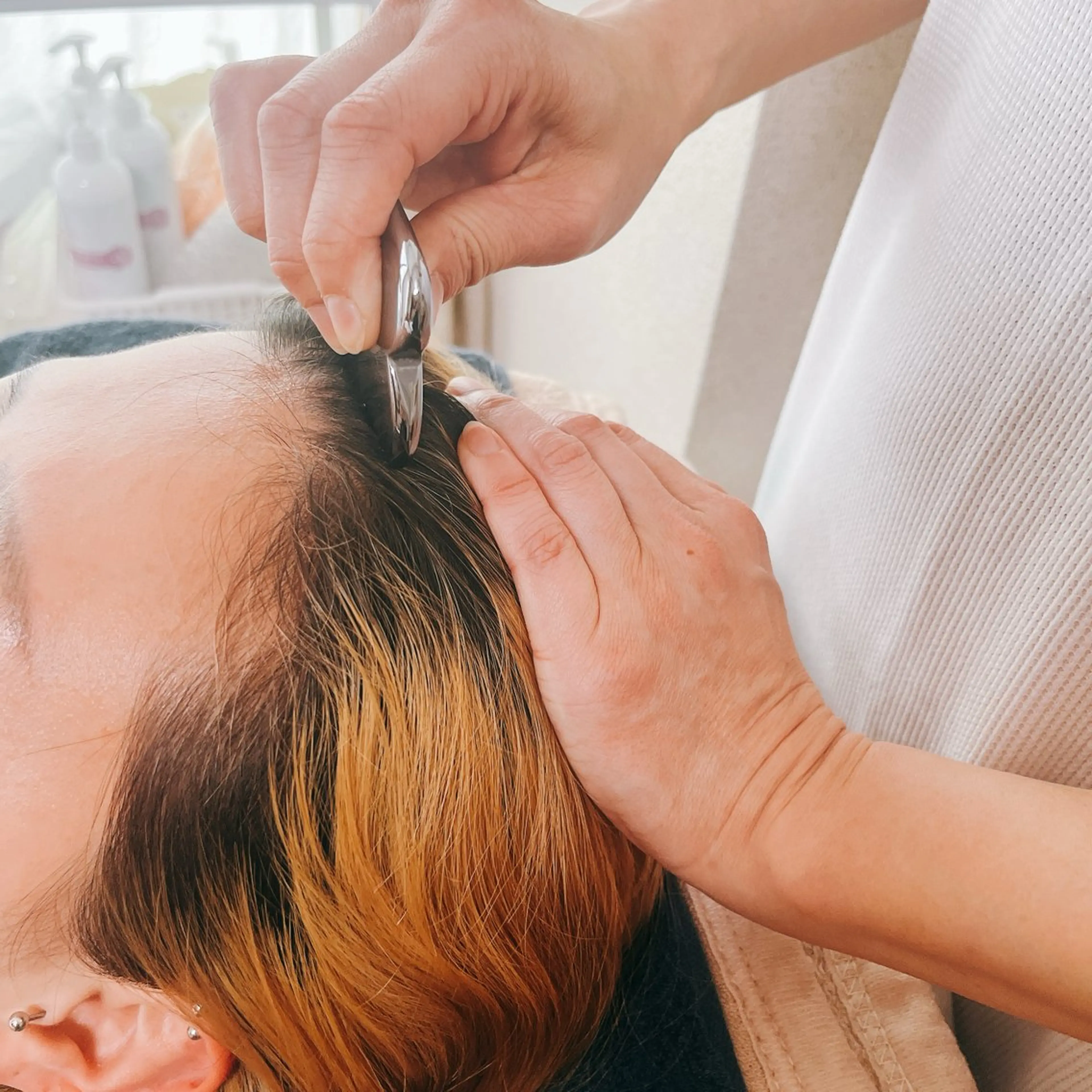 【現代人のお悩み】PC.スマホでの眼精疲労、脳内疲労に！フェイスラインもスッキリ！ヘッドスパ。カッサとハンドで整えます。の写真