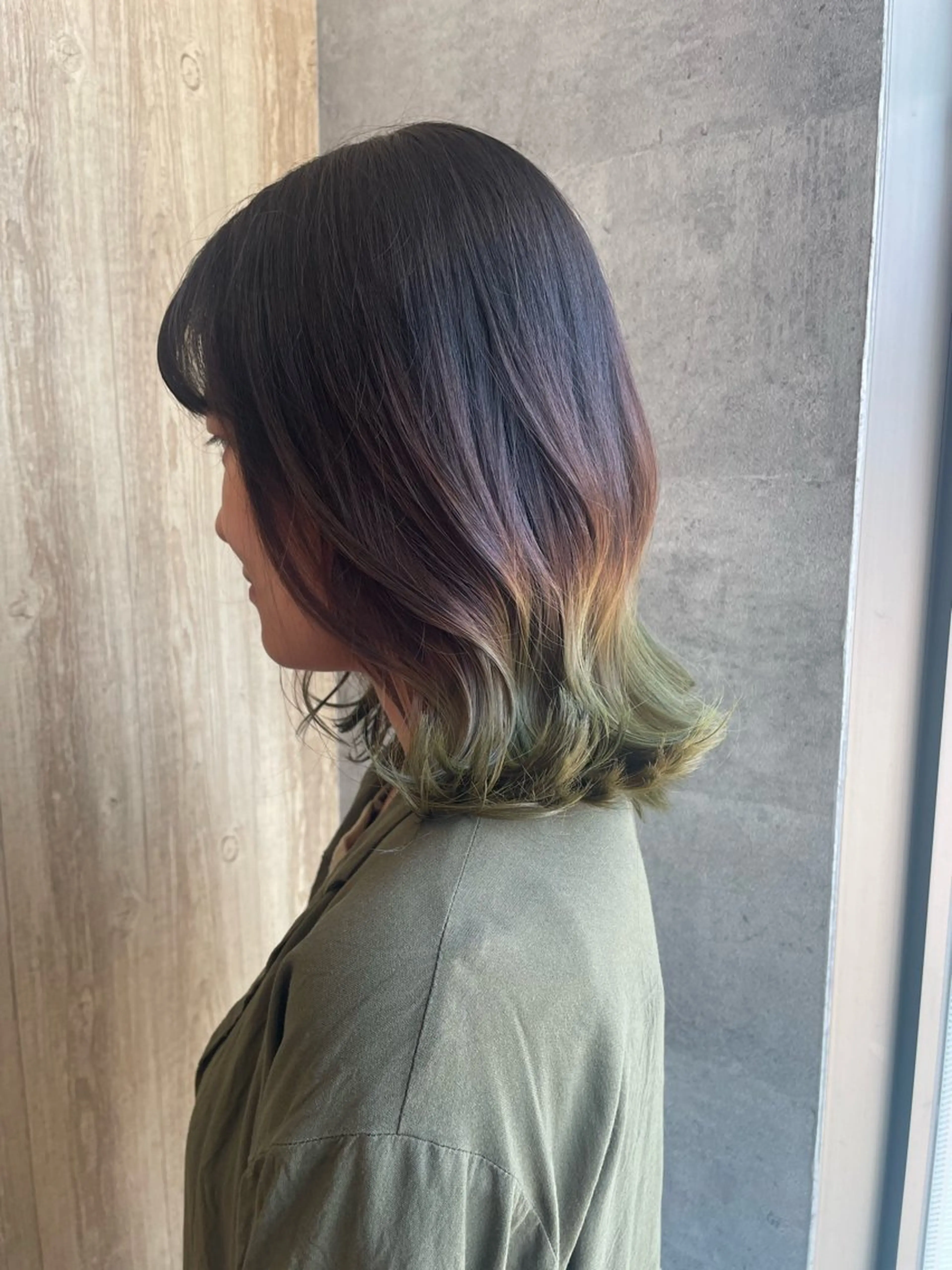 ミディアム 松本 美香のヘアスタイル