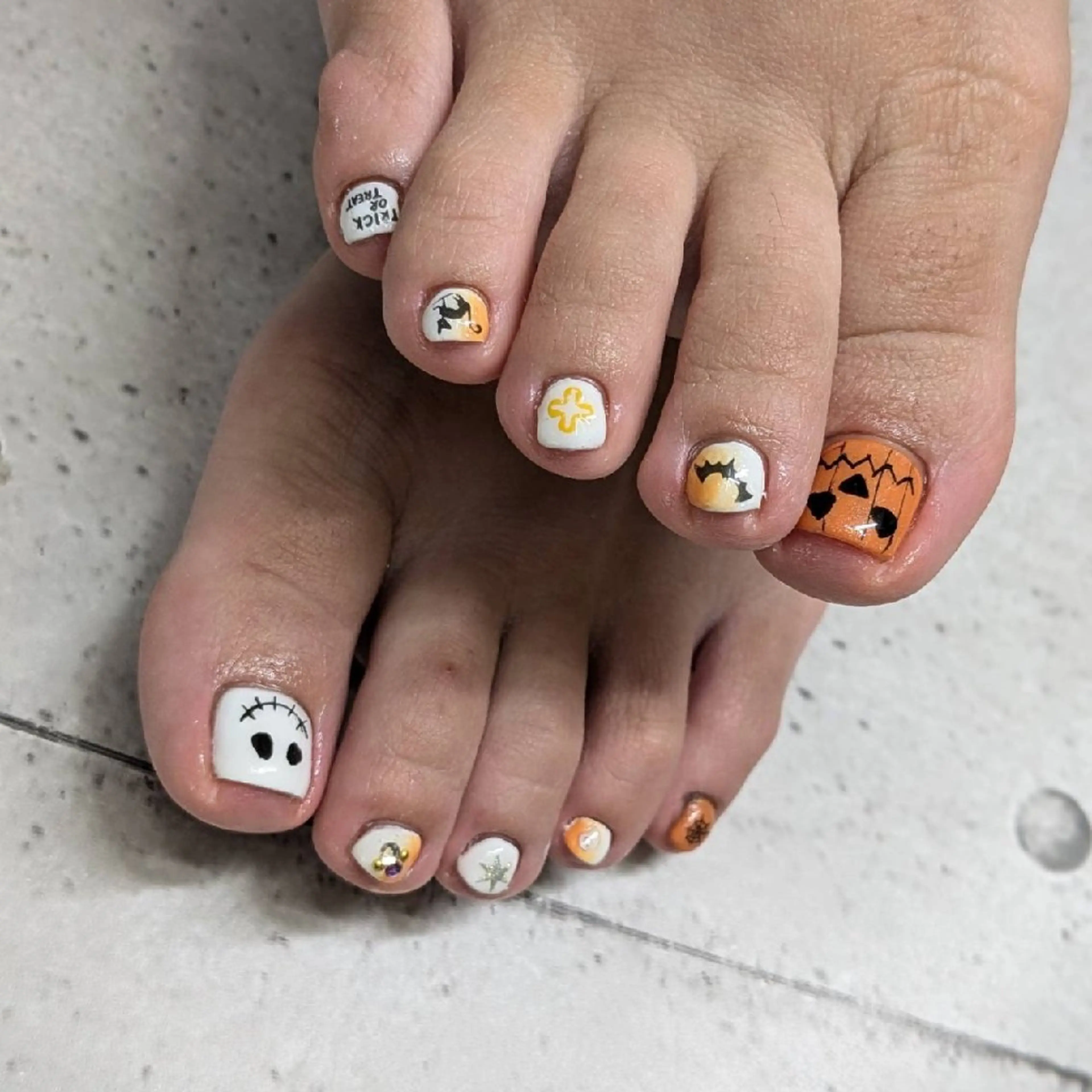 ネイル ハロウィン フットネイル ネイルサロンベルティ .keikoのネイルデザイン