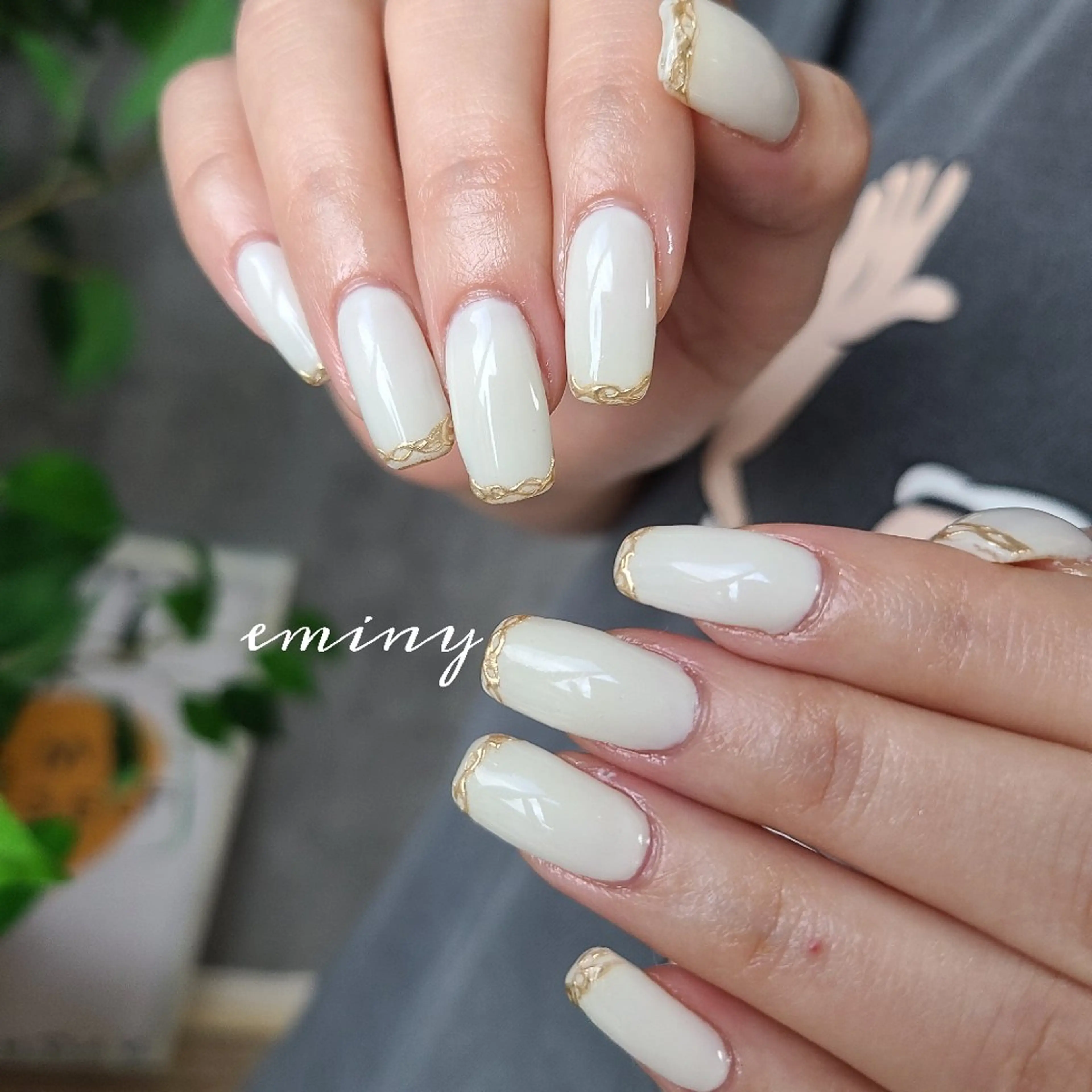 ネイル シンプルネイル ホワイト ハンドネイル nail salon  eminyのネイルデザイン
