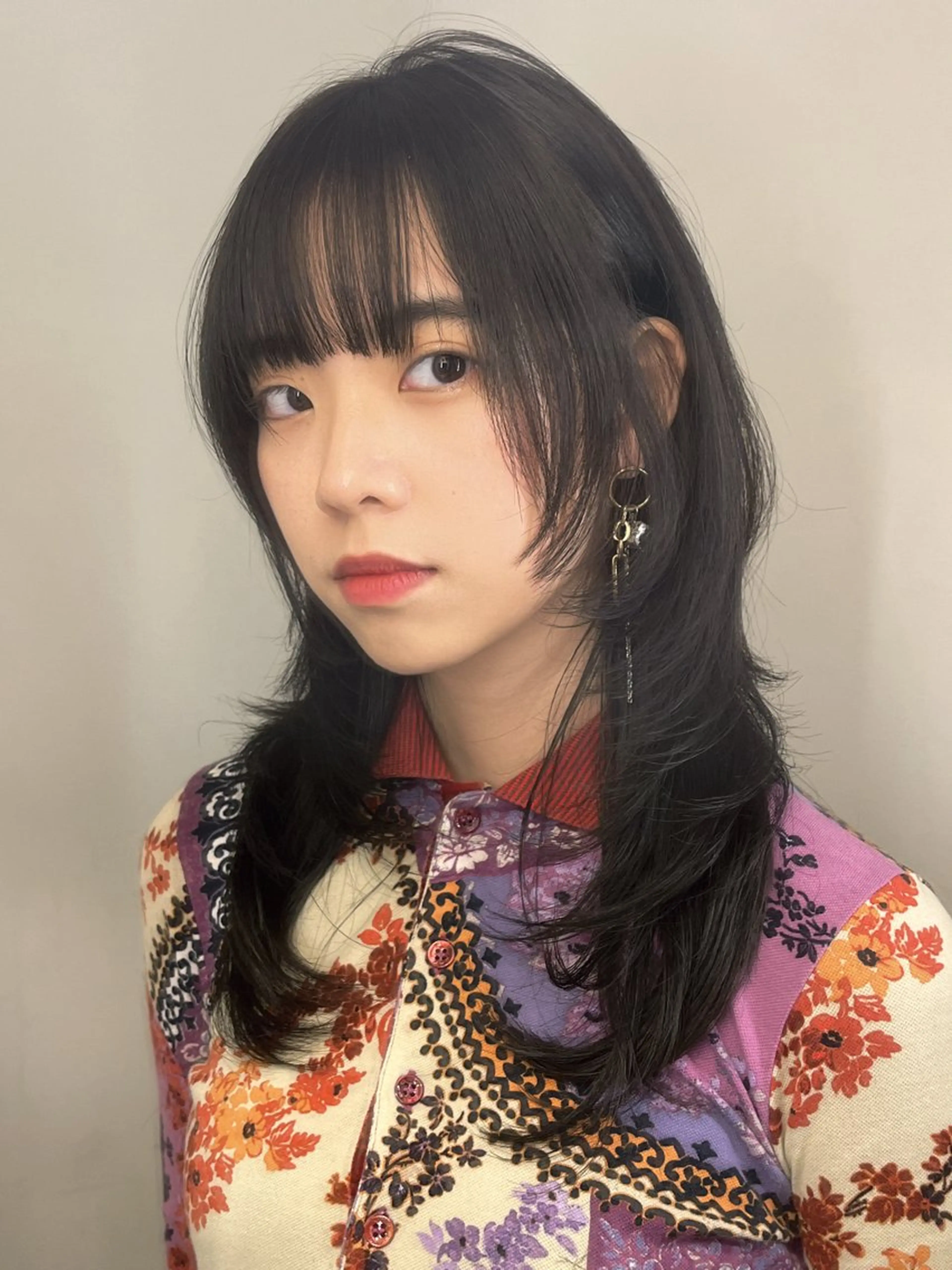 セミロング ハッシュカット レイヤーカット Airi 韓国y2k レイヤーカットのヘアスタイル