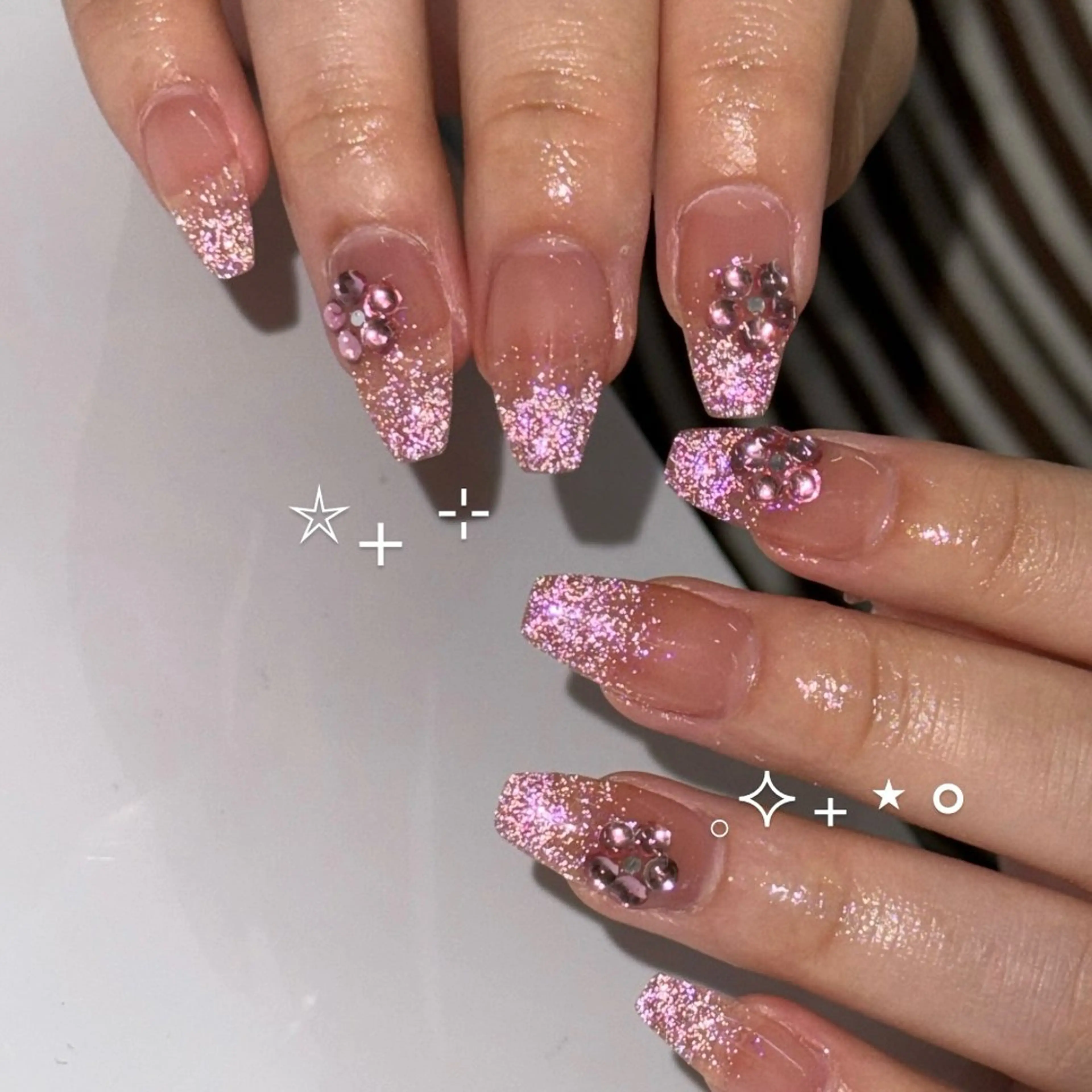 ネイル フラッシュネイル ラメ(グリッター) ラメグラデーション ハンドネイル WOLTOKYO渋谷 yunaのネイルデザイン