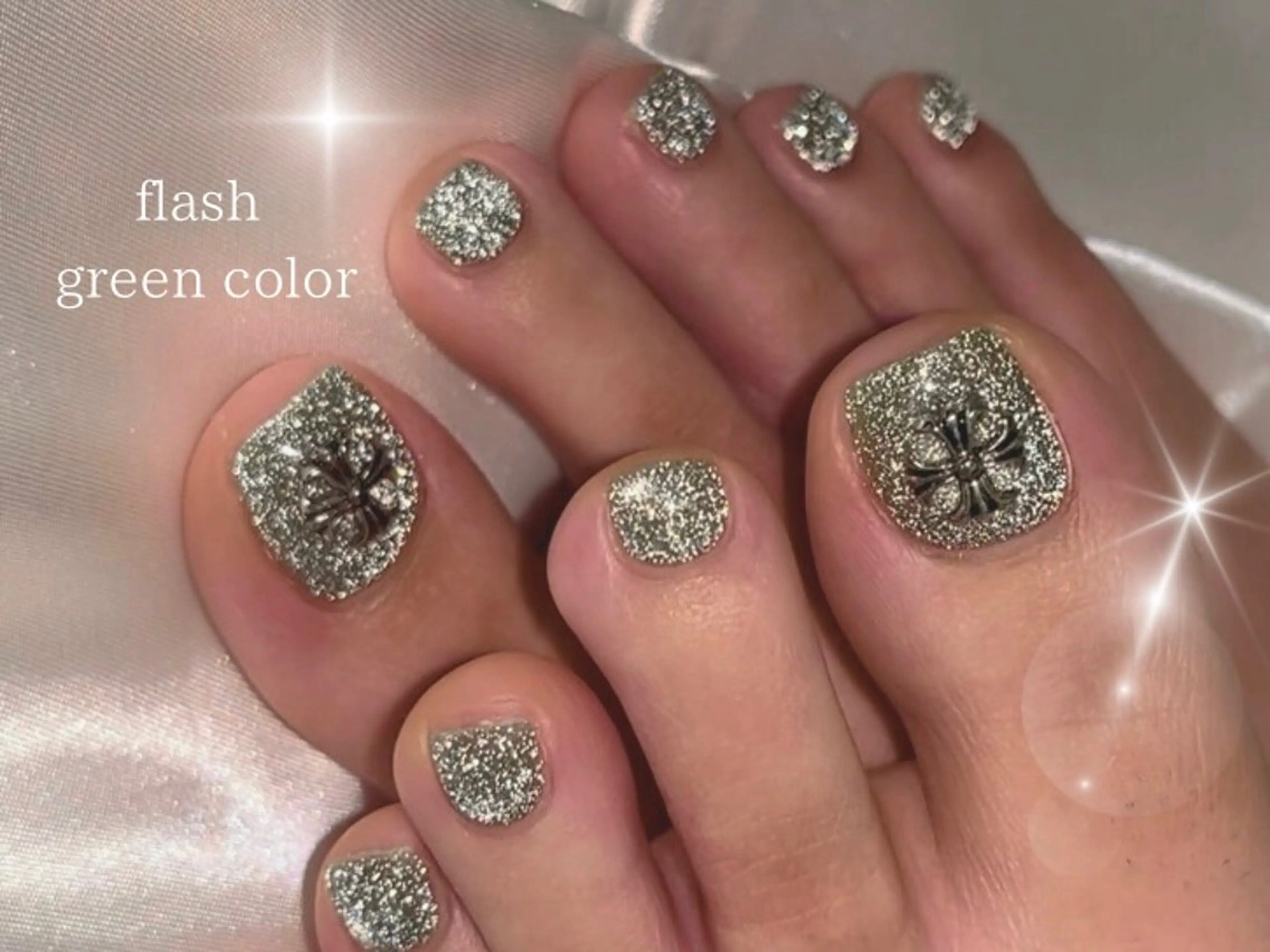 ネイル フラッシュネイル シルバー Belle  amour所属・Belle amourのネイルデザイン