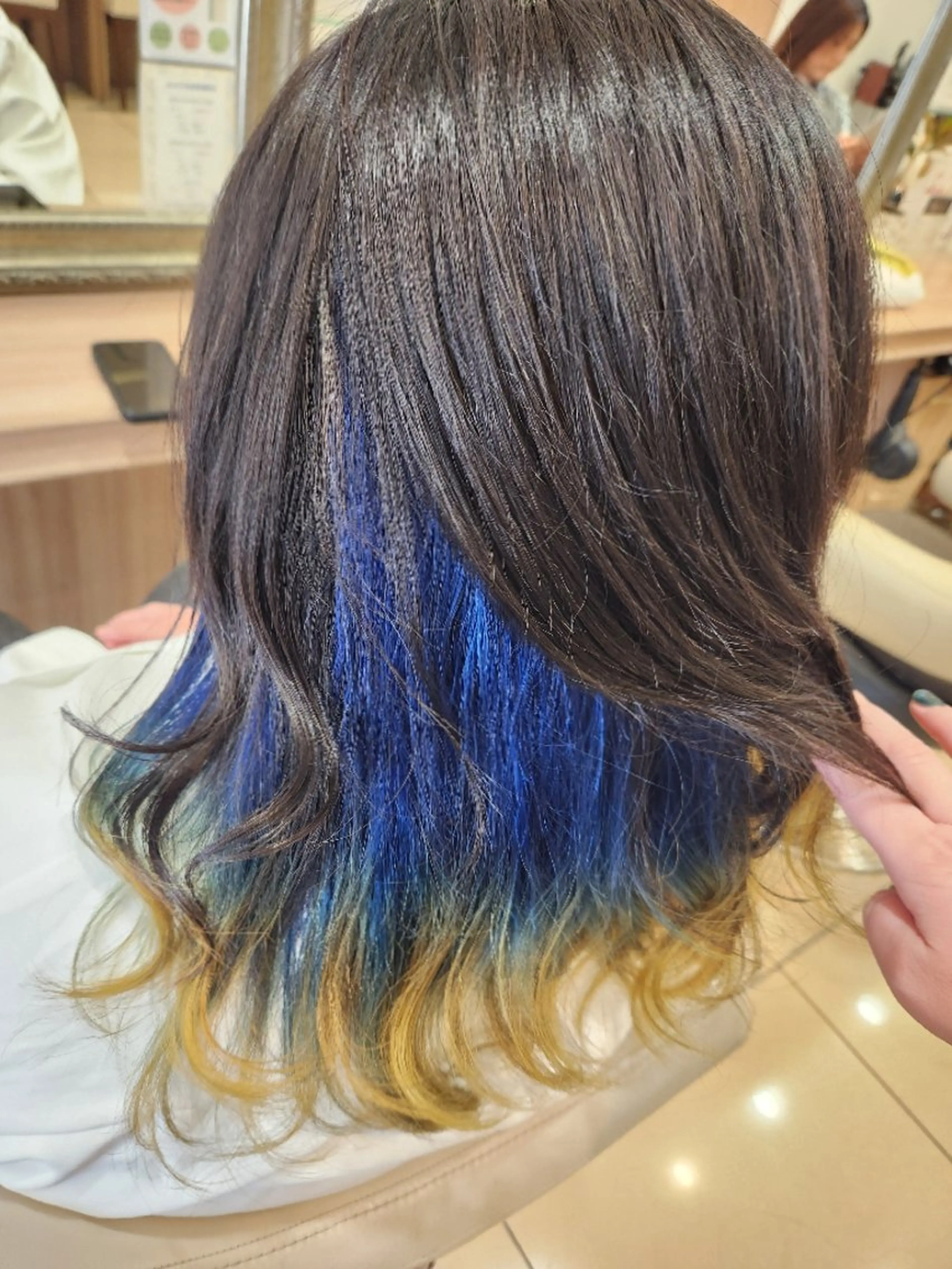 セミロング カラー 推しアニメカラー🌈 ツヤ透明感カラー🦄のヘアスタイル