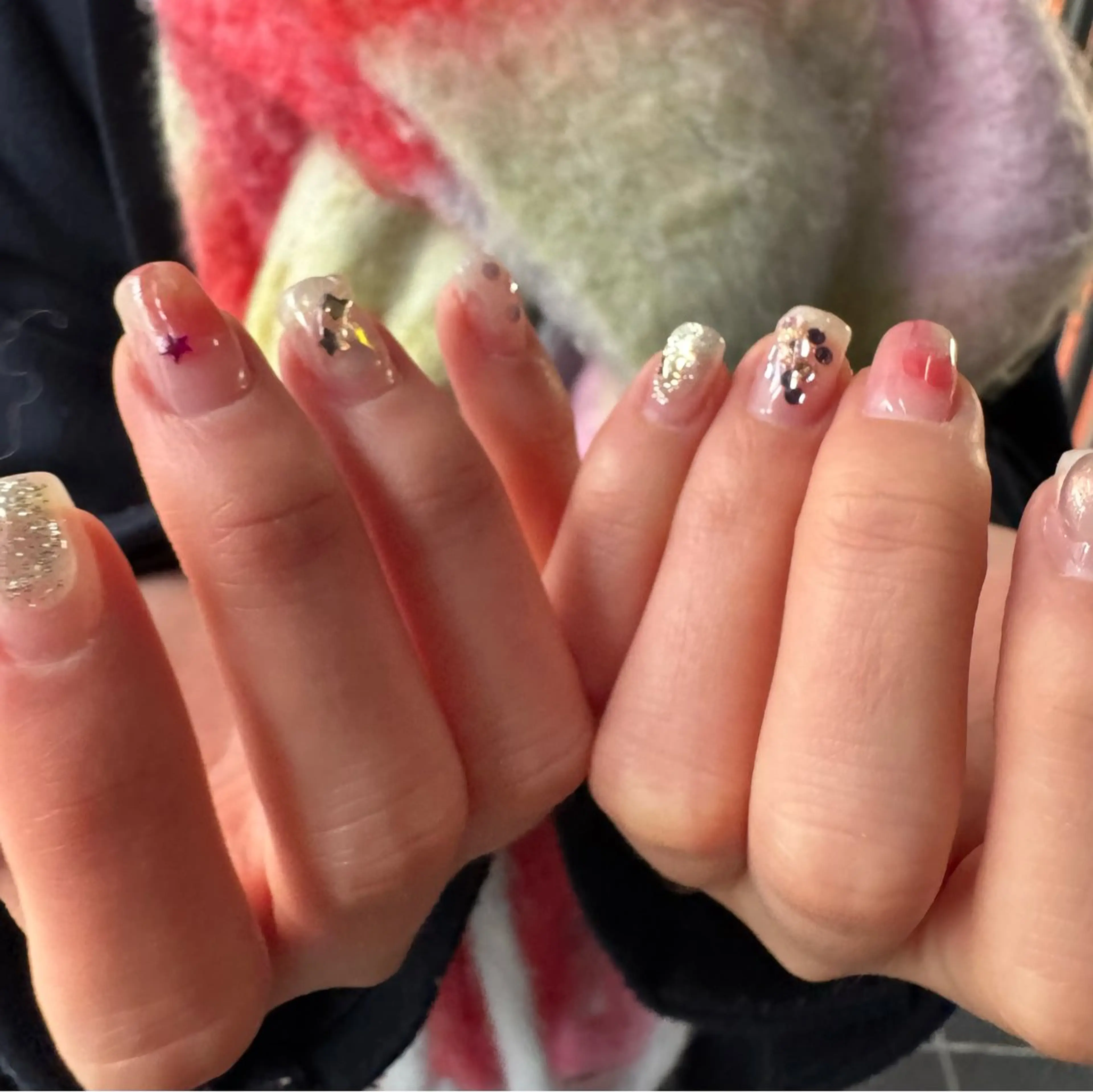 ネイル 氷ネイル・うるうるネイル キラキラネイル ニュアンスネイル ピンク MITSUKI🪡 海外/個性派/ロングのネイルデザイン