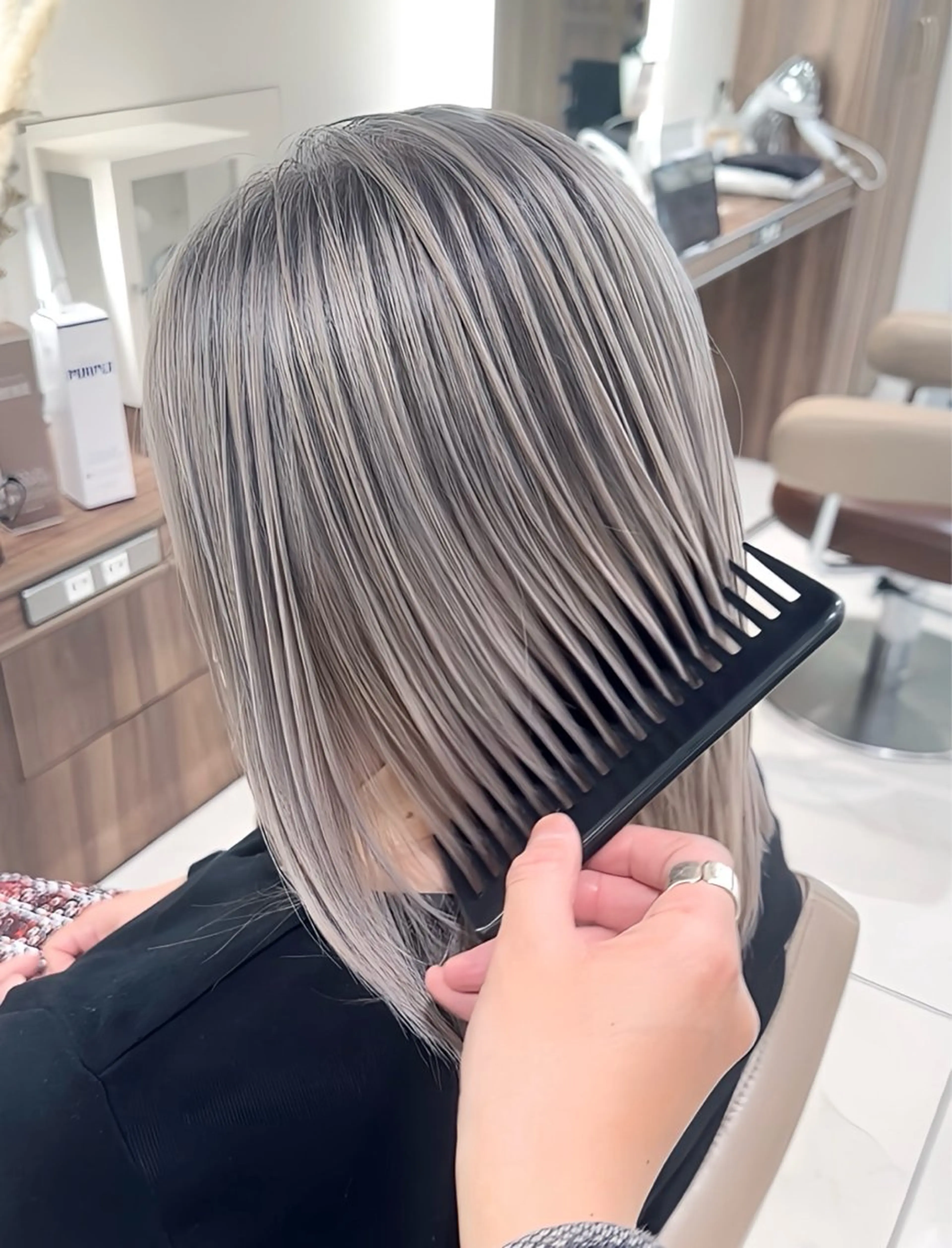 カラー ブリーチ 加藤芽実カラーリスト ／ミルクティーカラーのヘアスタイル