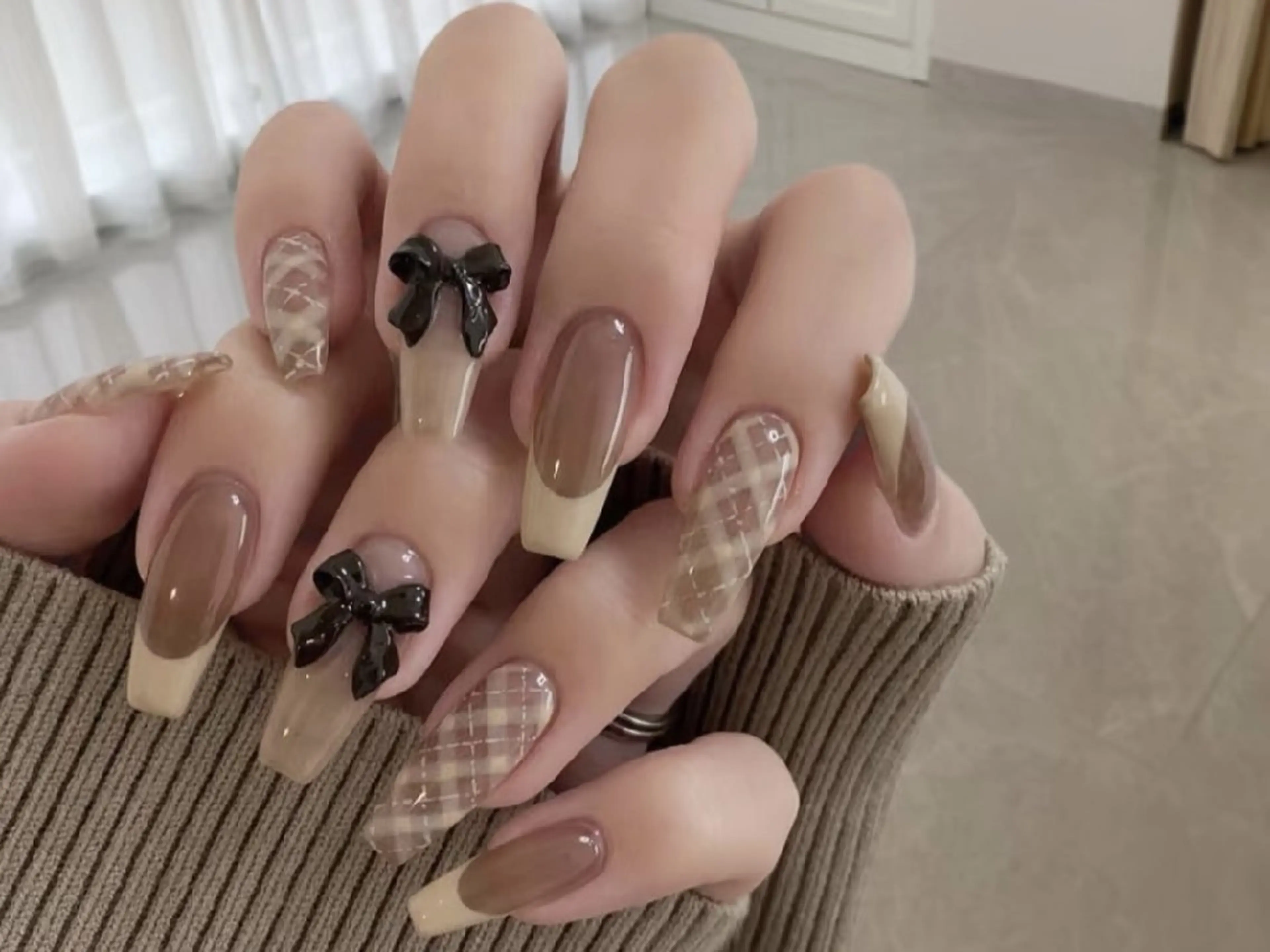 ネイル チークネイル 長さ出し フレンチネイル ジェルネイル キラキラネイル UM Nail Salonのネイルデザイン