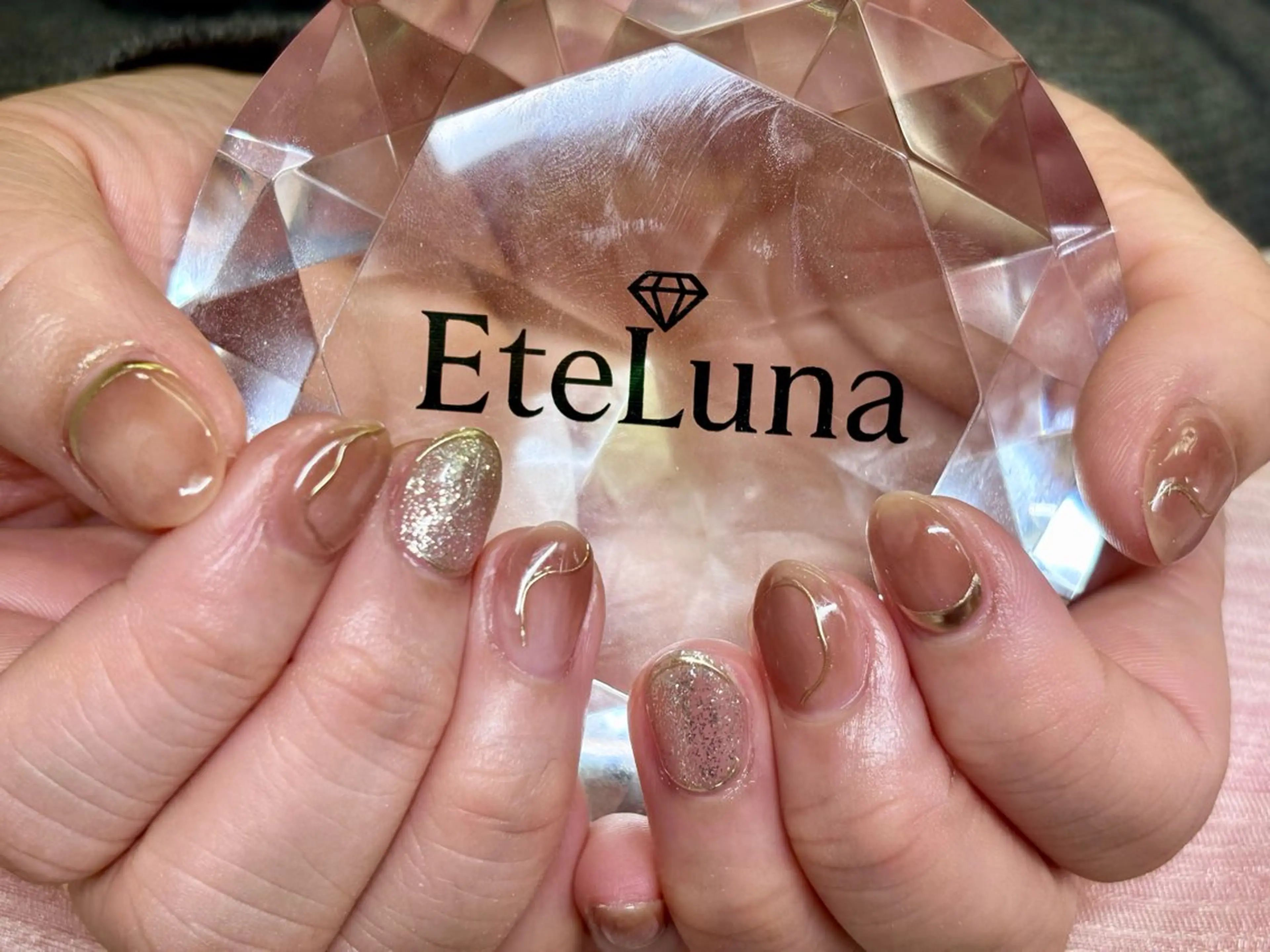 ネイル 持ち込み ニュアンスネイル ハンドネイル ハンドケア ETE LUNA NAILのネイルデザイン