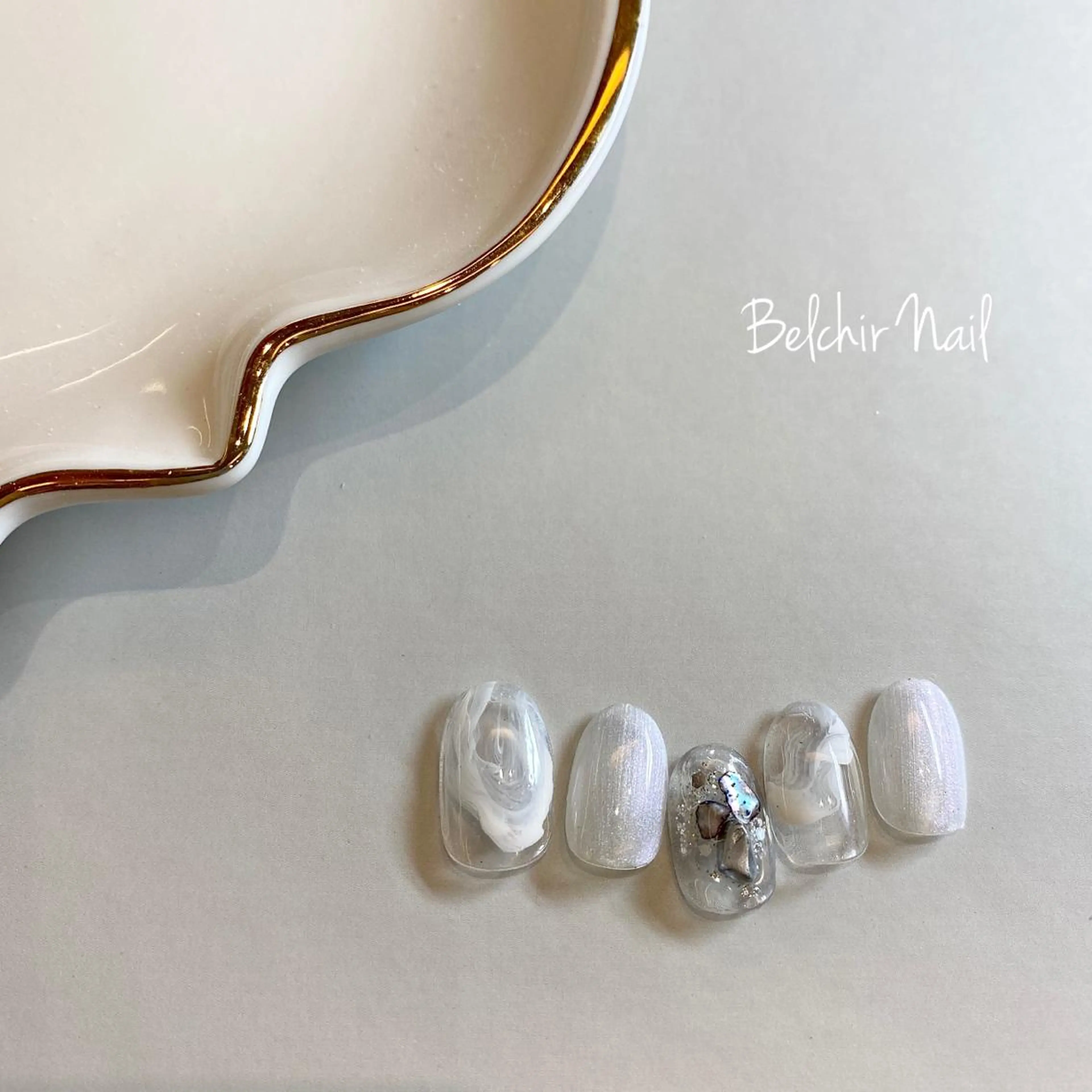 ネイル ニュアンスネイル ホワイト フリーランス¨̮⃝ ネイリストOKADAのネイルデザイン