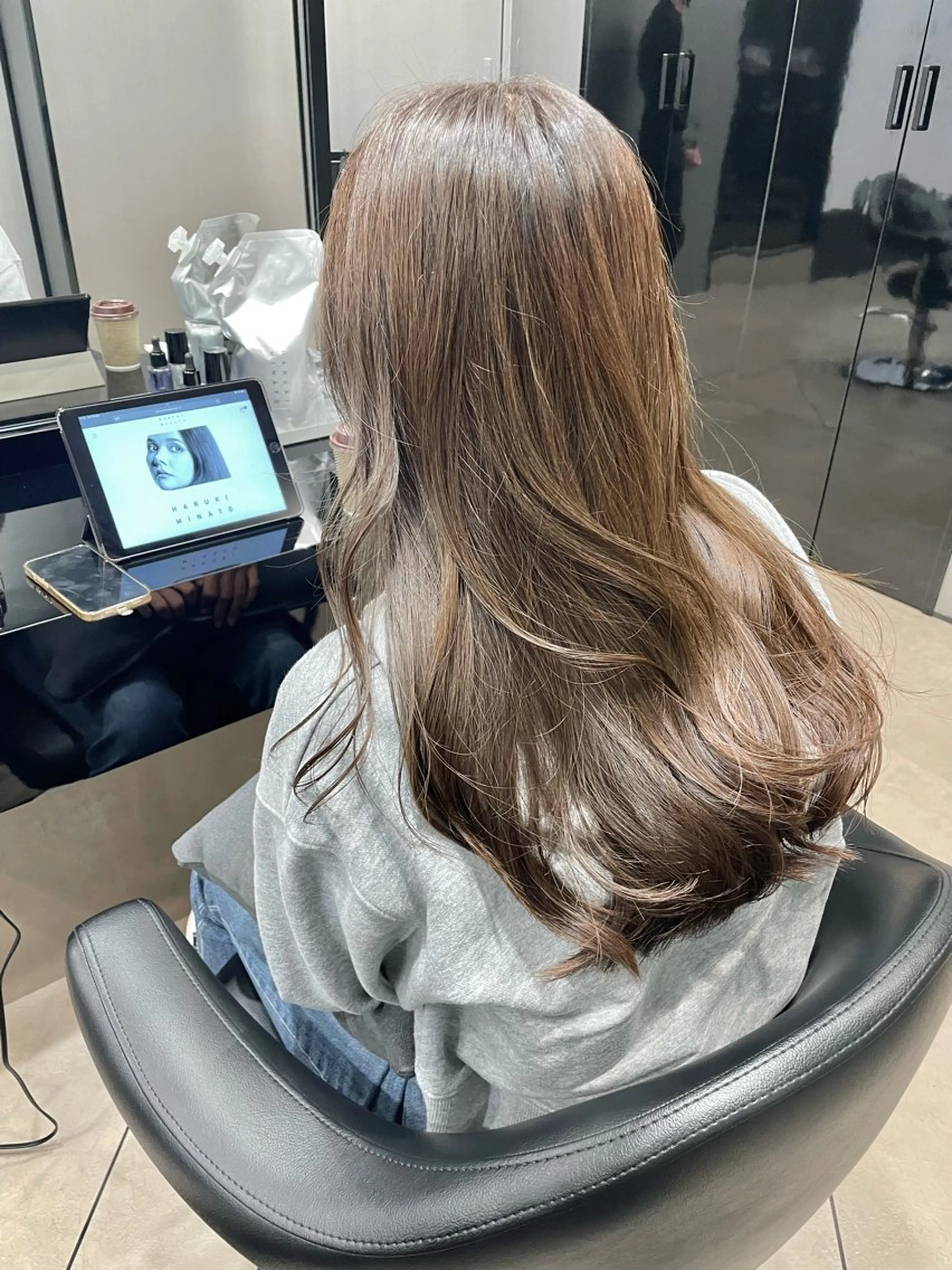 ロング 似合わせカット カット ヘアカラー トリートメント 井本翔太.髪質改善. ベージュ.グレージュのヘアスタイル