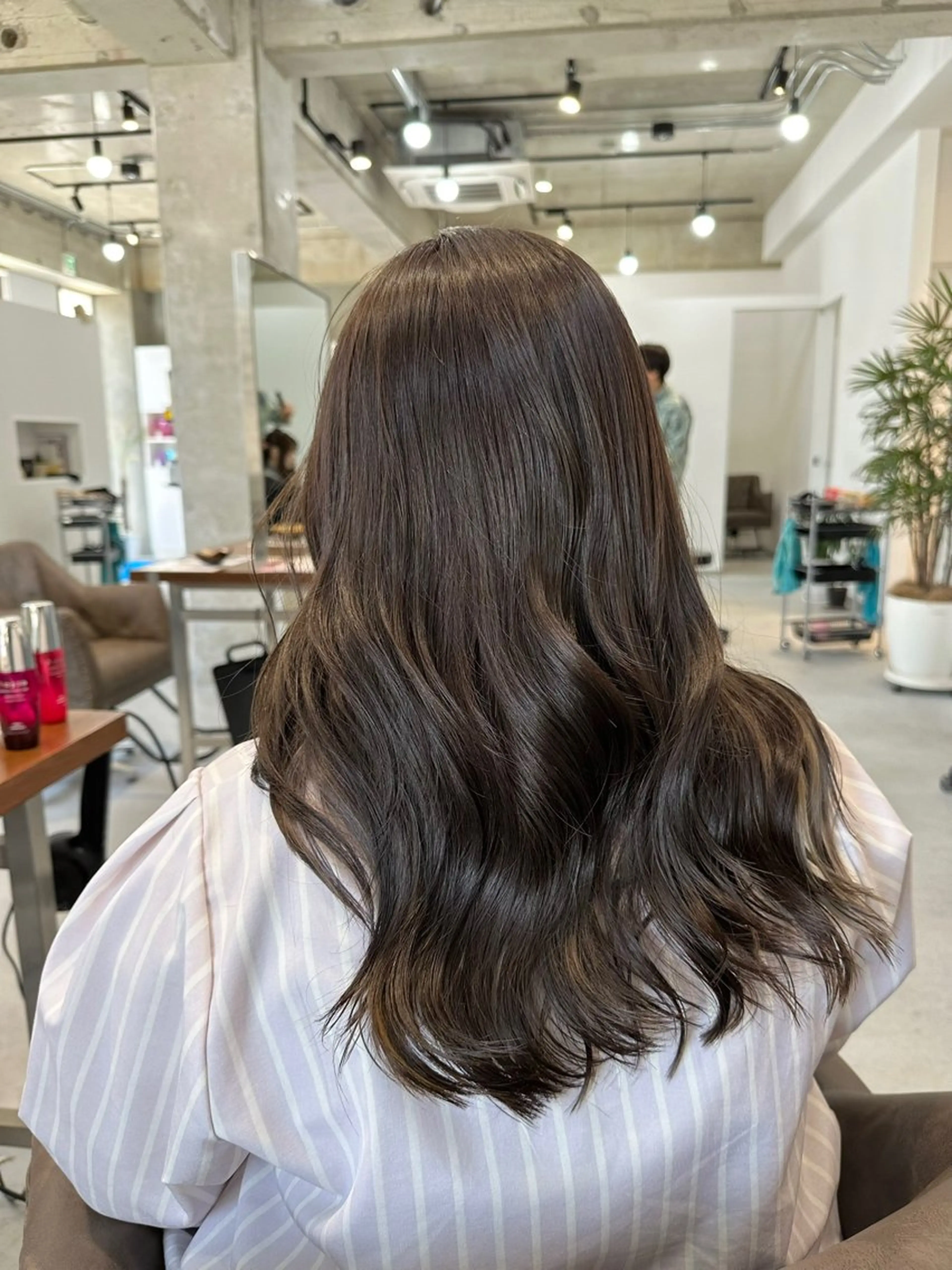 ロング カラー オリーブカラー カット ヘアカラー トリートメント カイリ /レイヤーカットのヘアスタイル