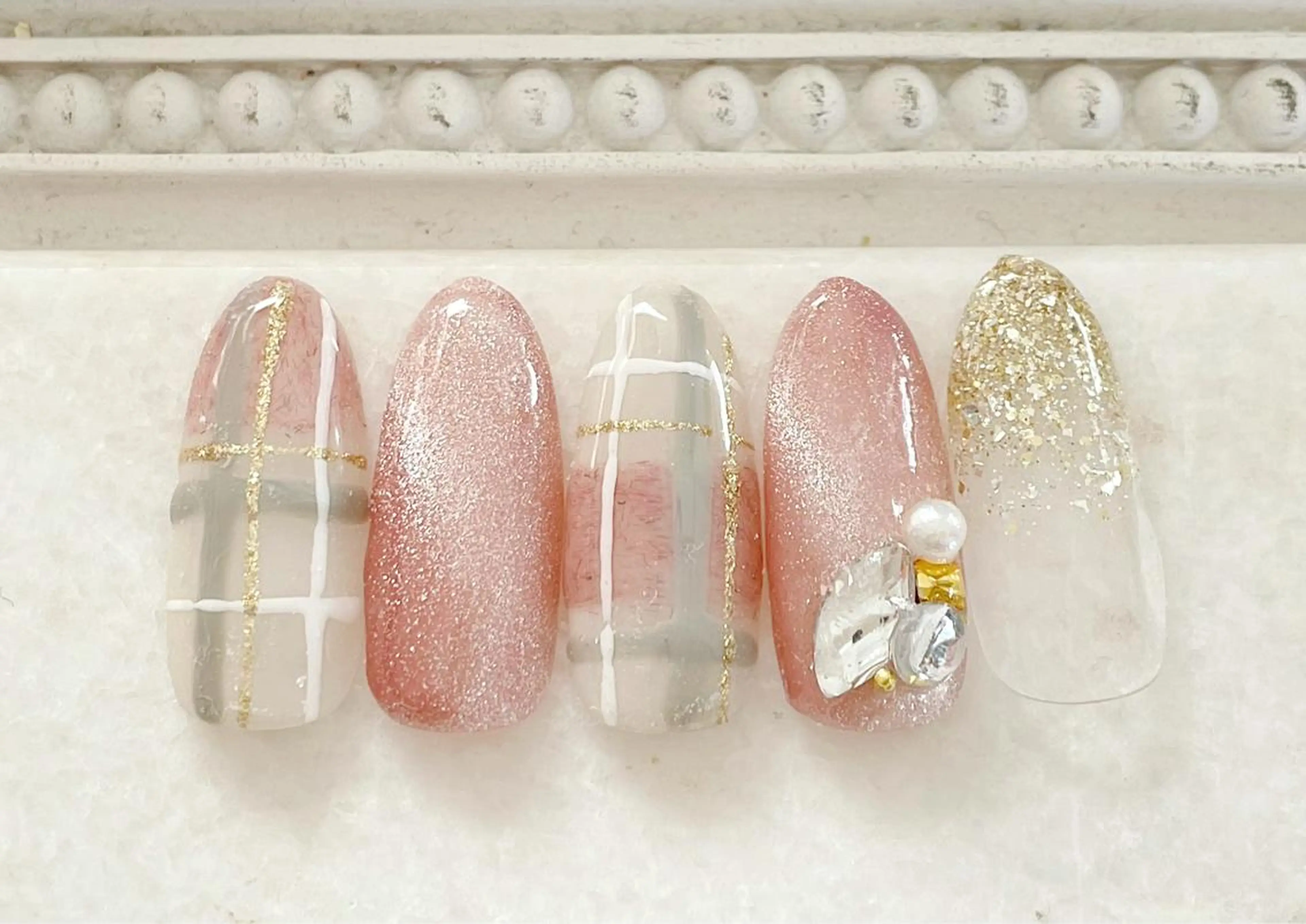 ネイル ジェルネイル キラキラネイル マグネットネイル パラジェル 冬ネイル ハンドネイル Satomi  のネイルデザイン