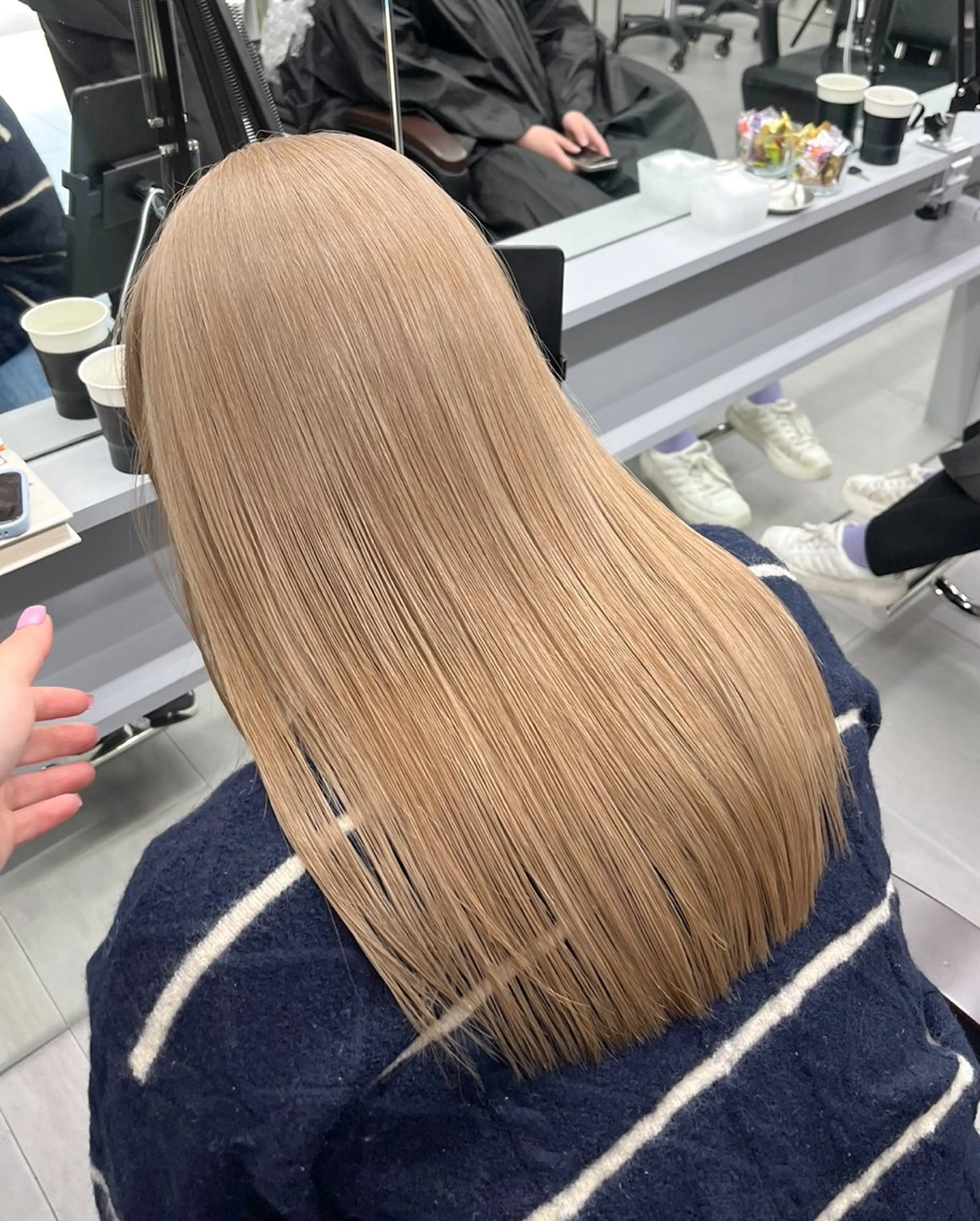 ロング カラー メンズ メンズブリーチ ベージュカラー ブリーチ ミルクティーベージュ RIN 中明度韓国ヘアのヘアスタイル