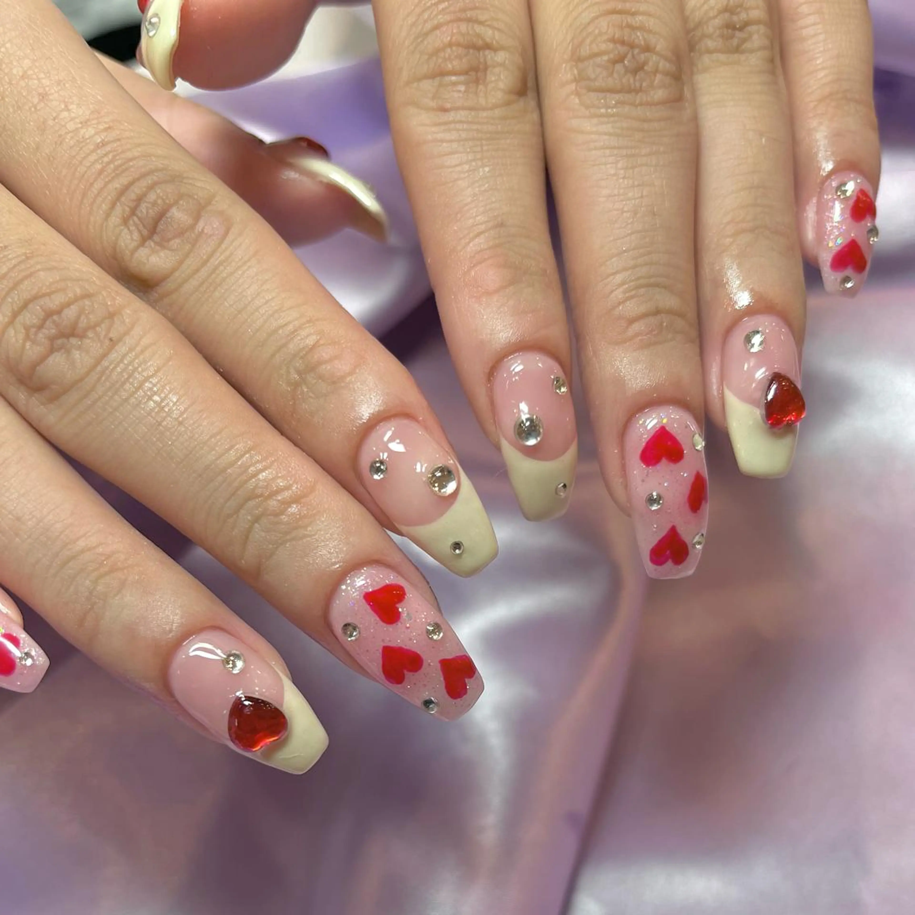 ネイル アートネイル フレンチネイル ハート キラキラネイル 赤色 ハンドネイル フットネイル para ☀︎ sol by BECK所属・Para Sol nail　Maoのネイルデザイン