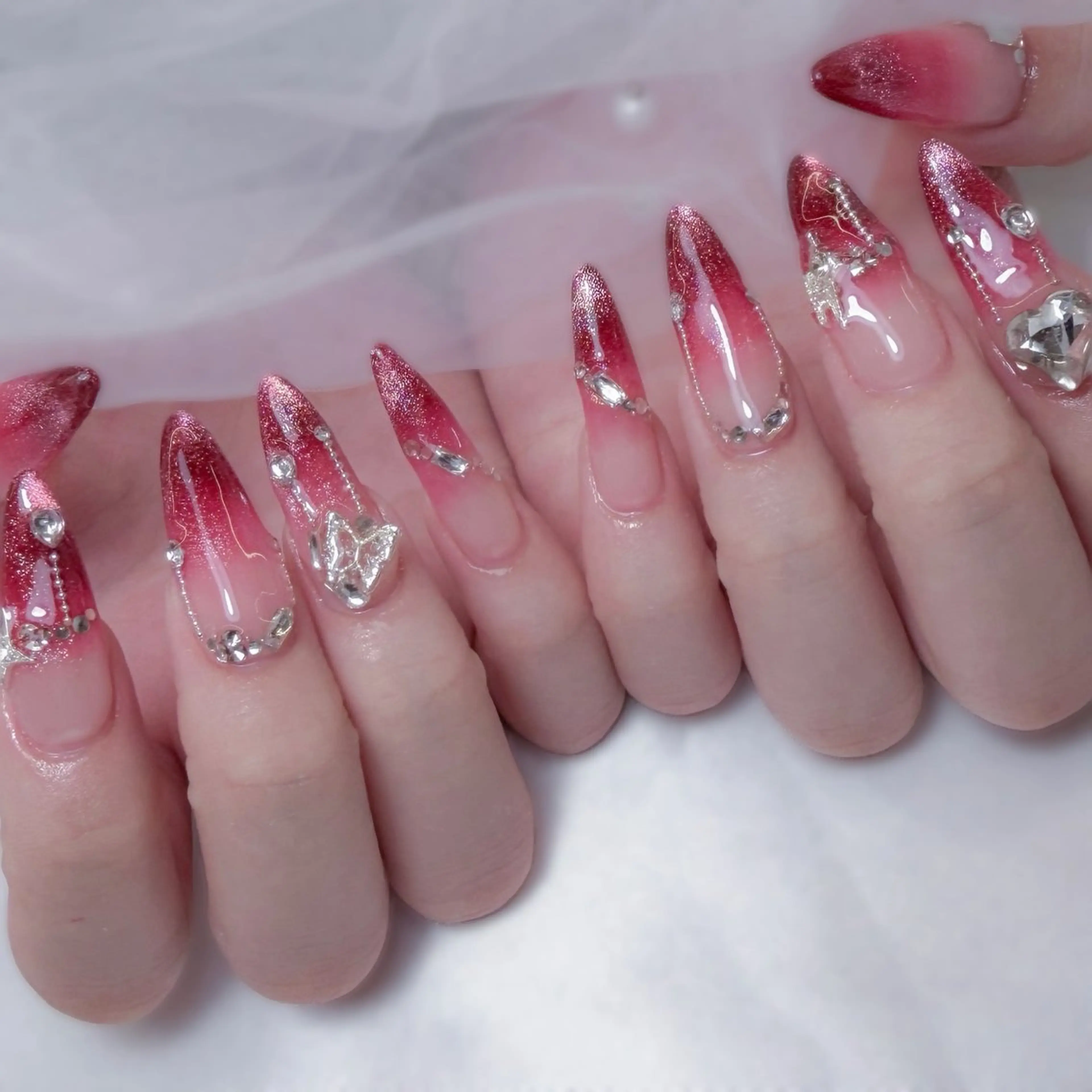 ネイル グラデーション 赤色 ハンドネイル Nail Share Salon Mariris所属・ユカ🥞nail 堺筋本町/心斎橋のネイルデザイン