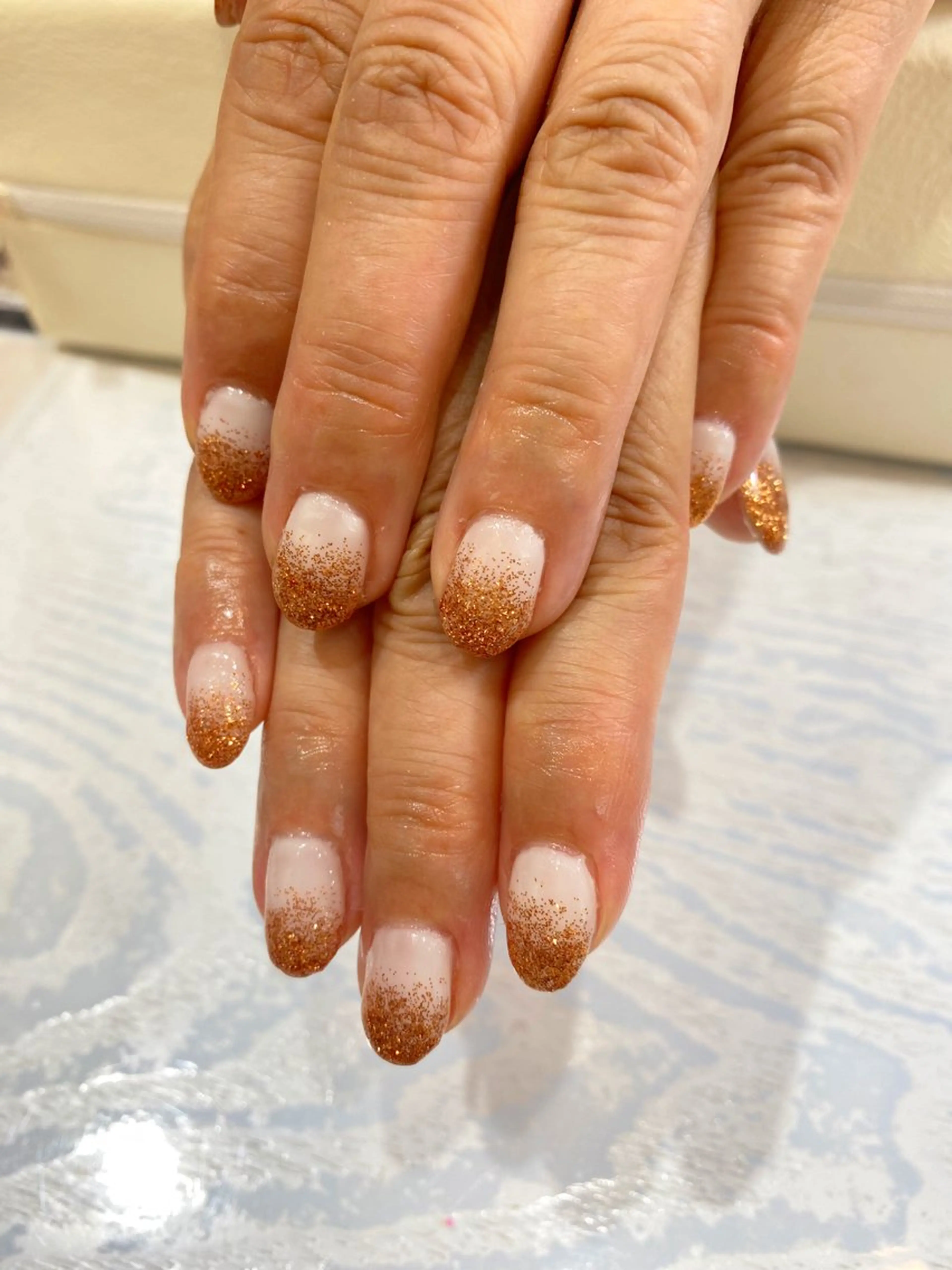 ネイル アートネイル グラデーション ラメ(グリッター) ラメグラデーション Nest 岩崎のネイルデザイン