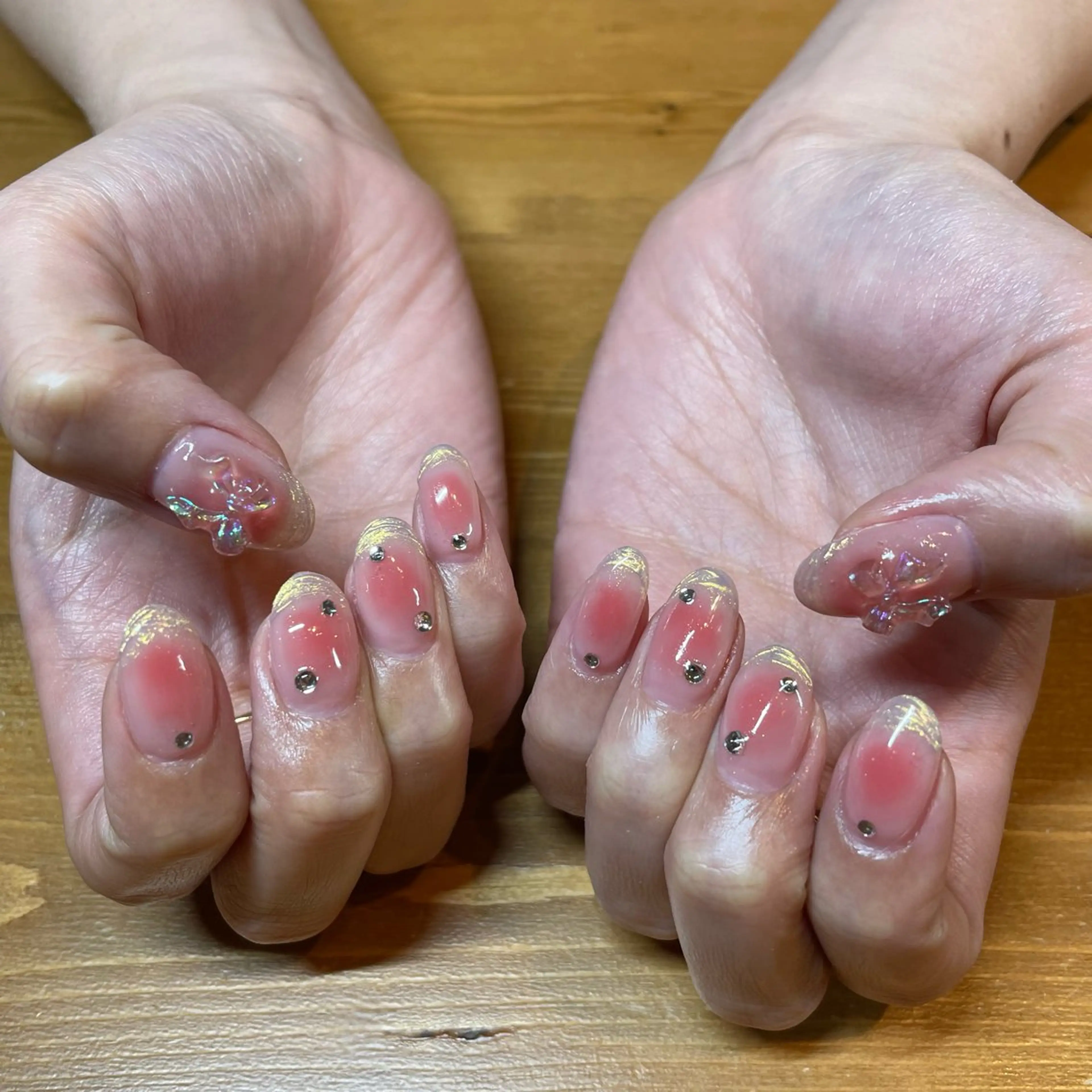 ネイル オーロラネイル チークネイル ミラーネイル ハンドネイル aime Sakiのネイルデザイン