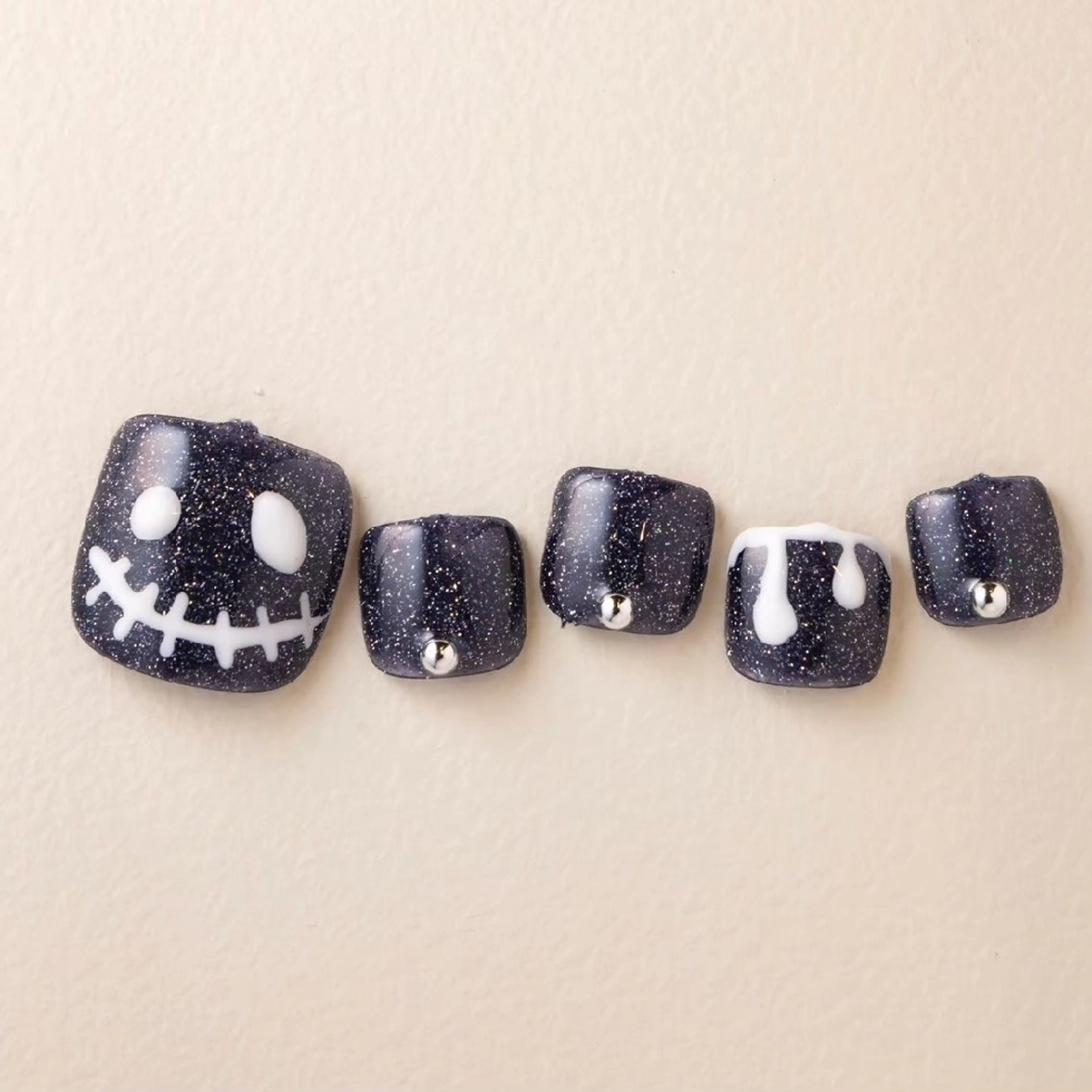 ネイル フットネイル 💙🤍Tiary M🤍💙のネイルデザイン