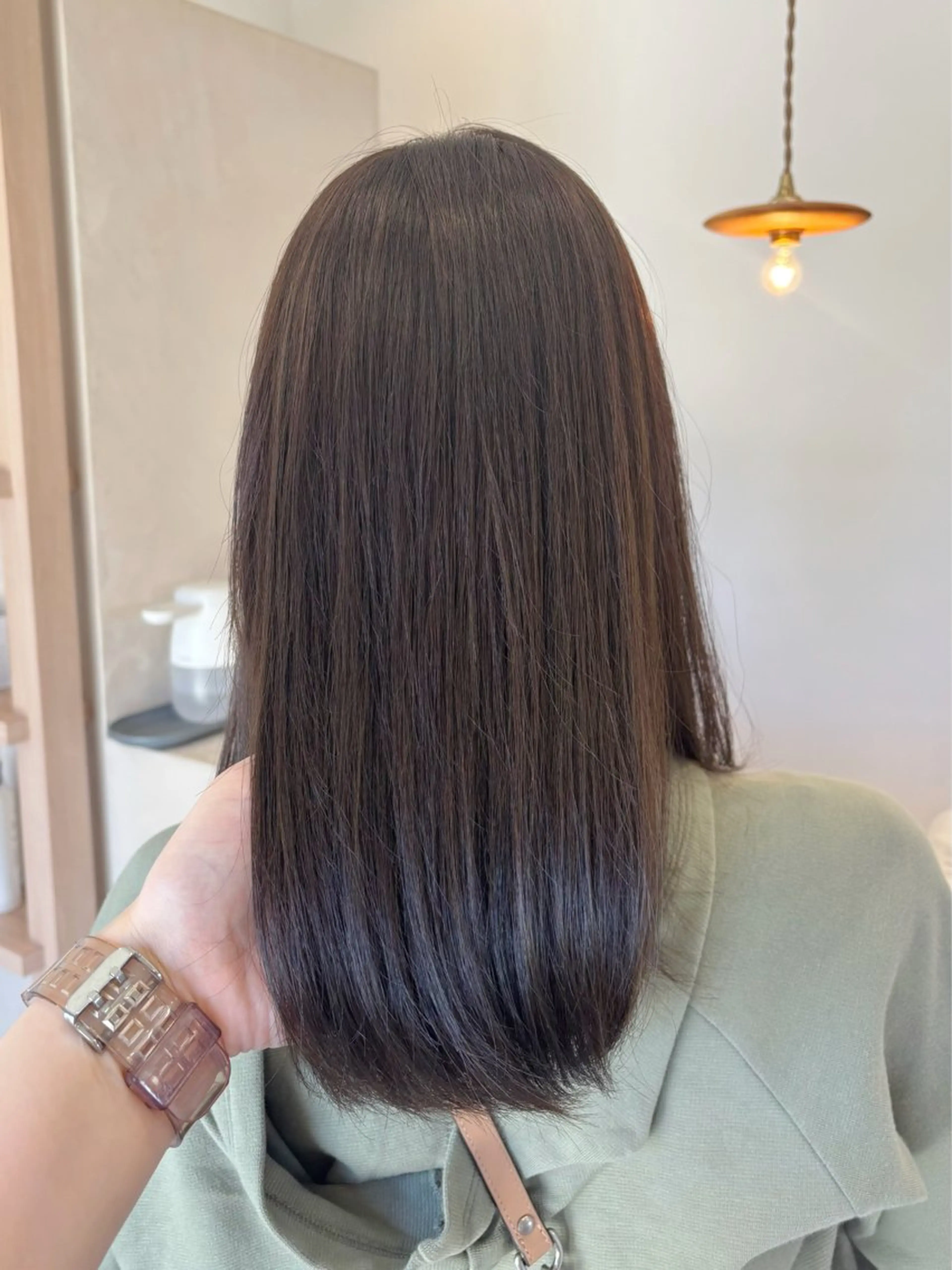 ミディアム カラー ブリーチ グレージュ ブリーチなしカラー オリーブグレージュ オリーブグレー カット ヘアカラー トリートメント 真弓 理沙のヘアスタイル