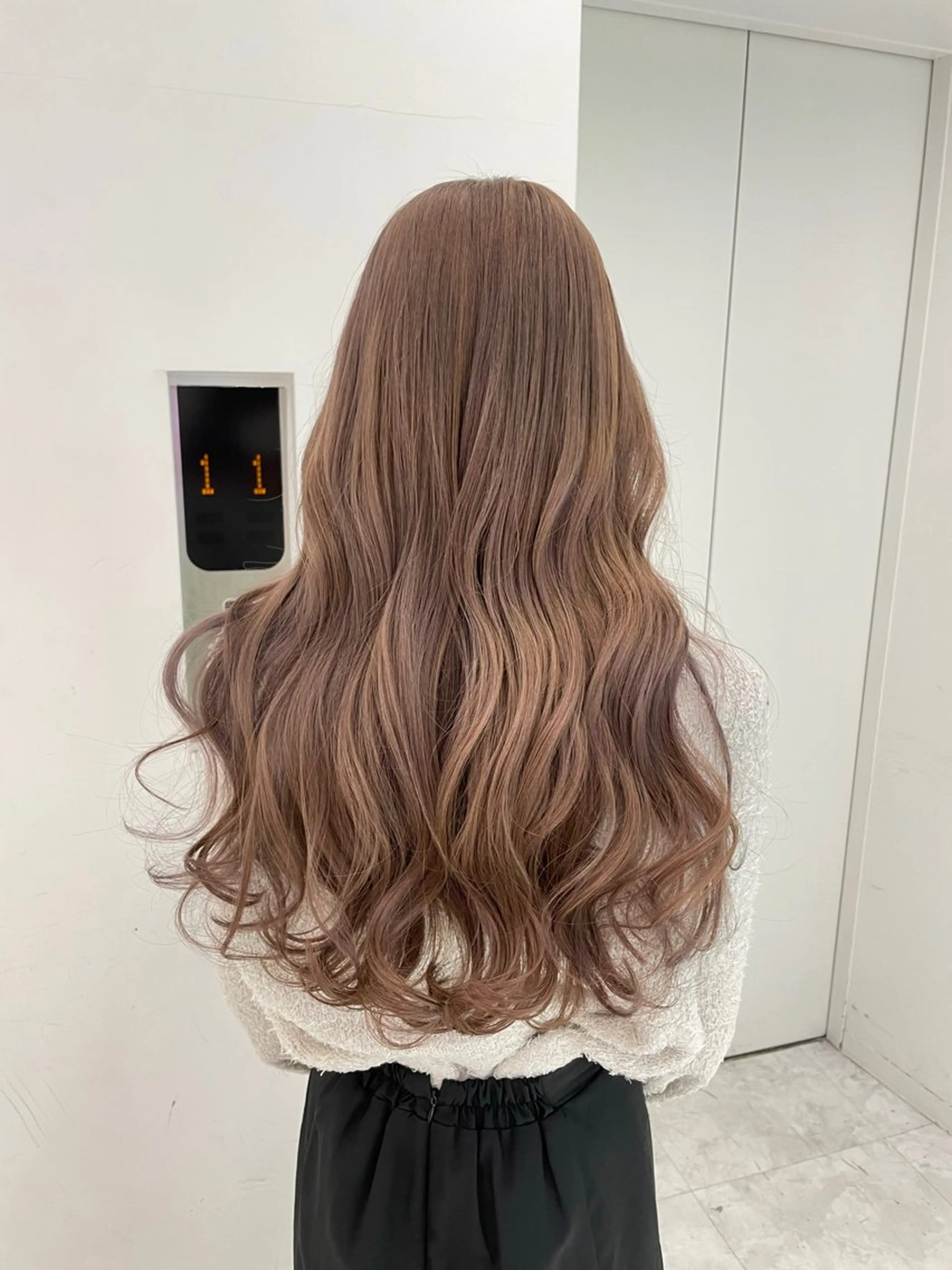 ロング ヘアカラー トリートメント 艶感ミルクティー🤍 色落ち綺麗🤍ともやのヘアスタイル