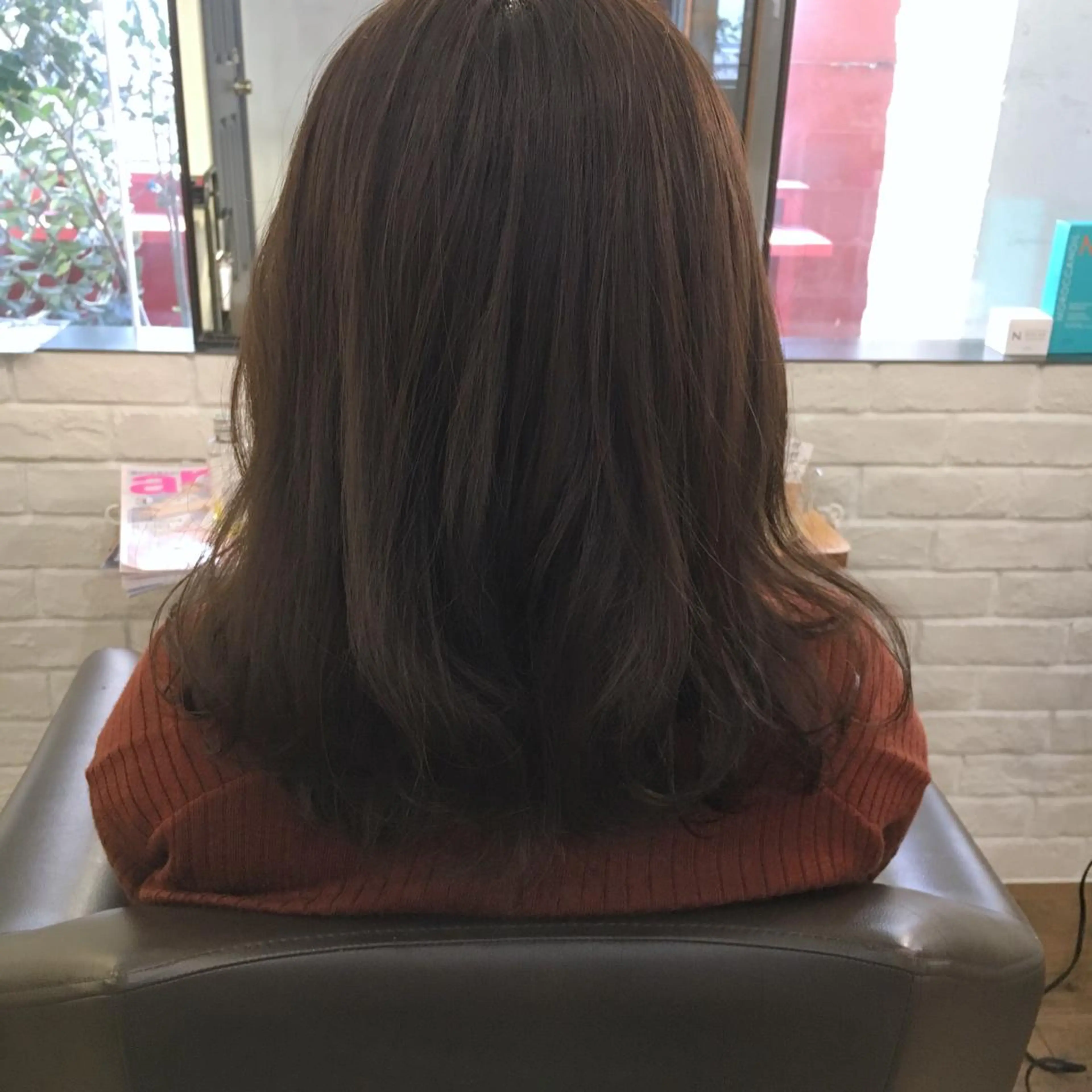 セミロング カラー アディクシーカラー ブラウンカラー ダークブラウン 上川 美幸のヘアスタイル