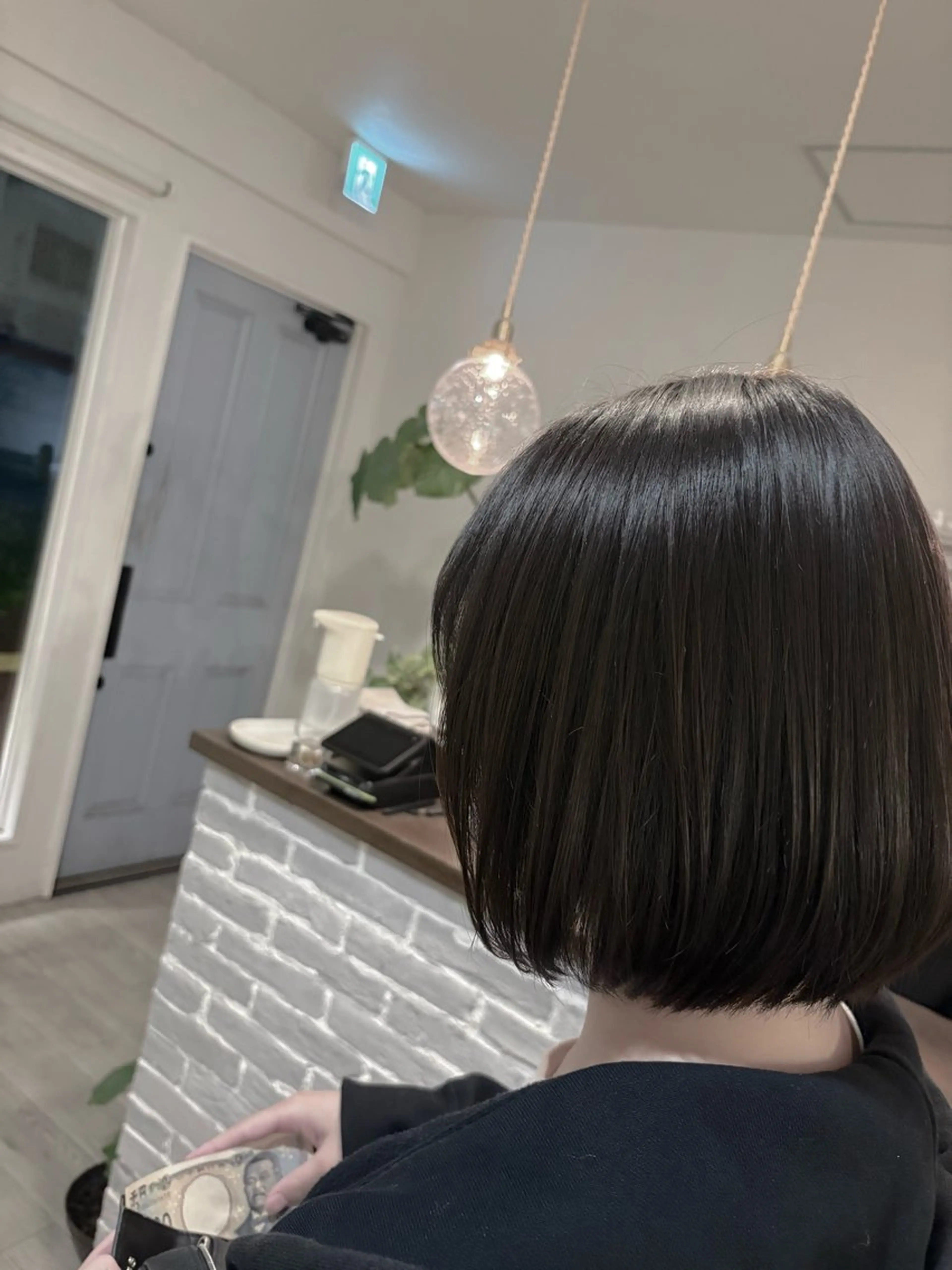 はしもとひより/ 艶カラー/ストレートのヘアスタイル