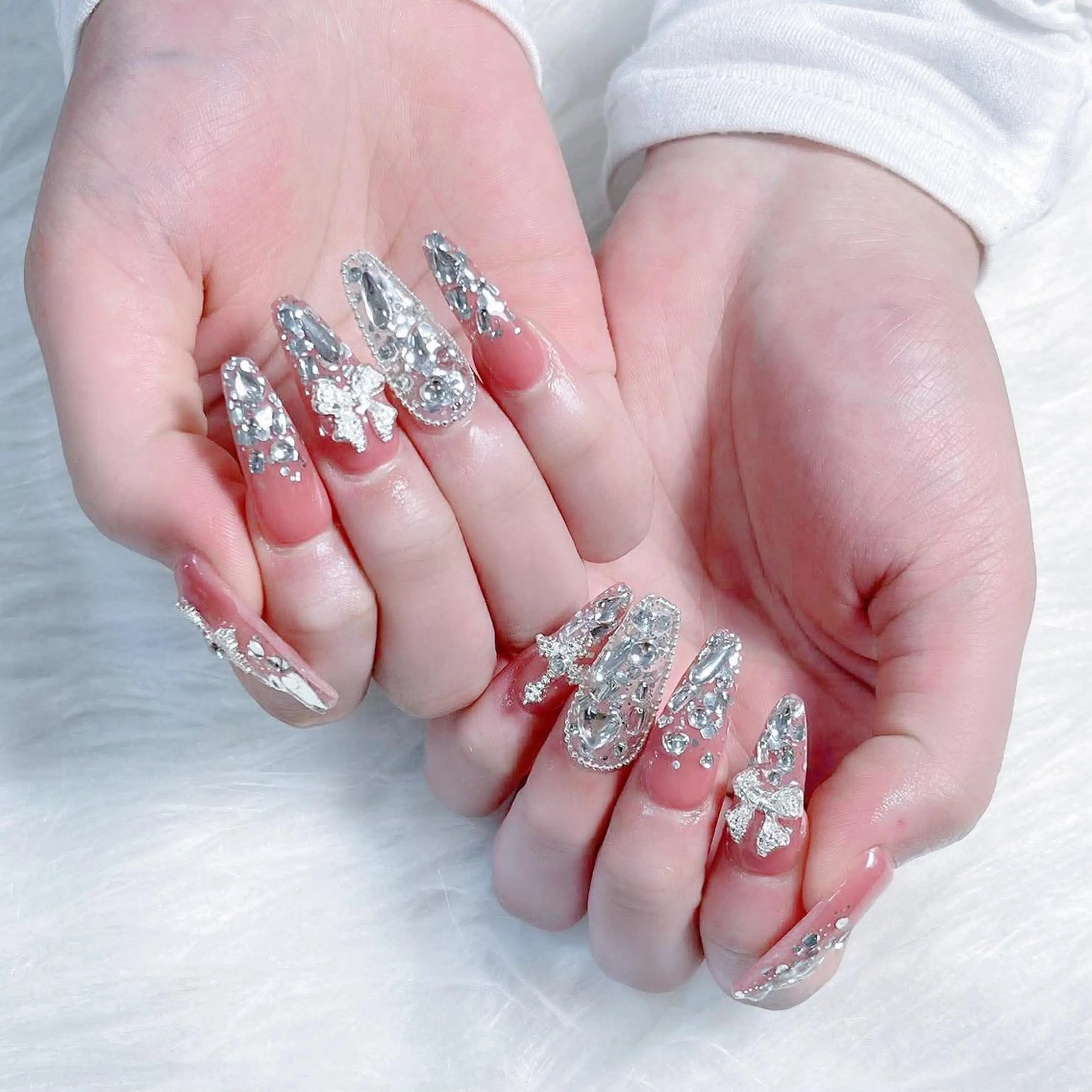 ネイル 長さ出し フレンチネイル グラデーション キラキラネイル 韓国ネイル ハンドネイル Hana Nail Salonのネイルデザイン