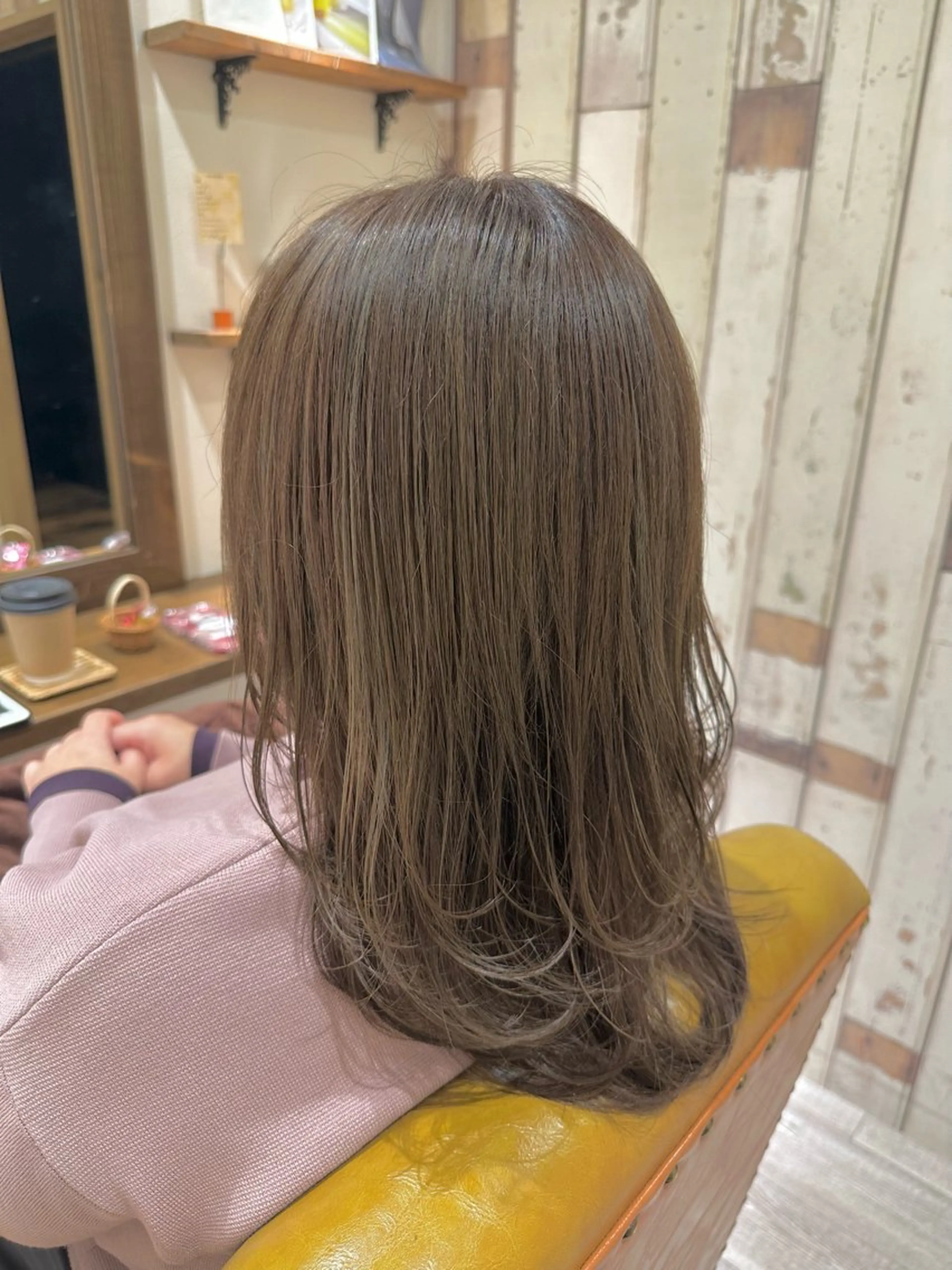 ミディアム ハイライト レイヤーカット 撮影モデル 佐藤 真依のその他イメージ